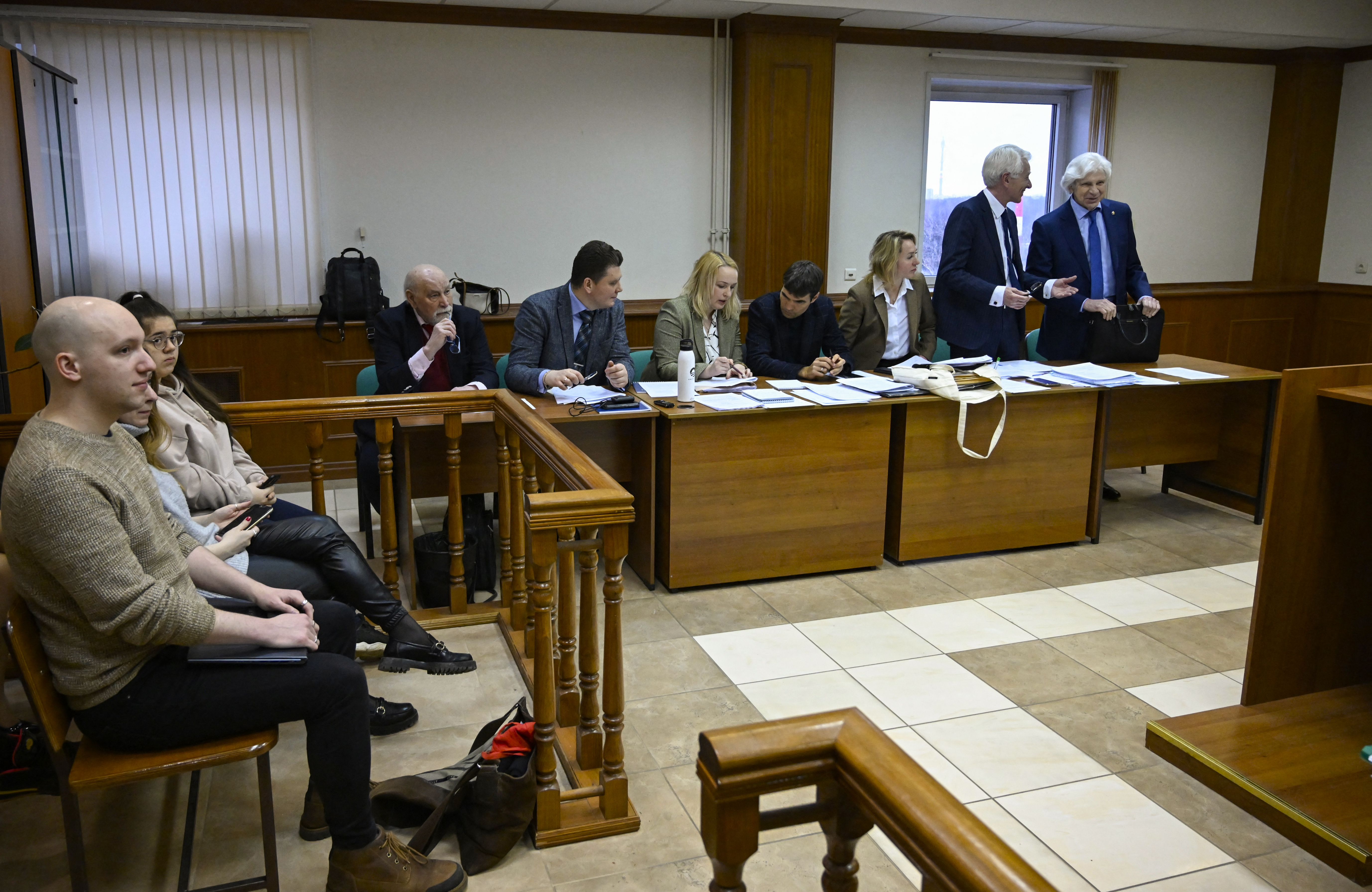 Members of the Moscow Helsinki Group defending the organisation at the court