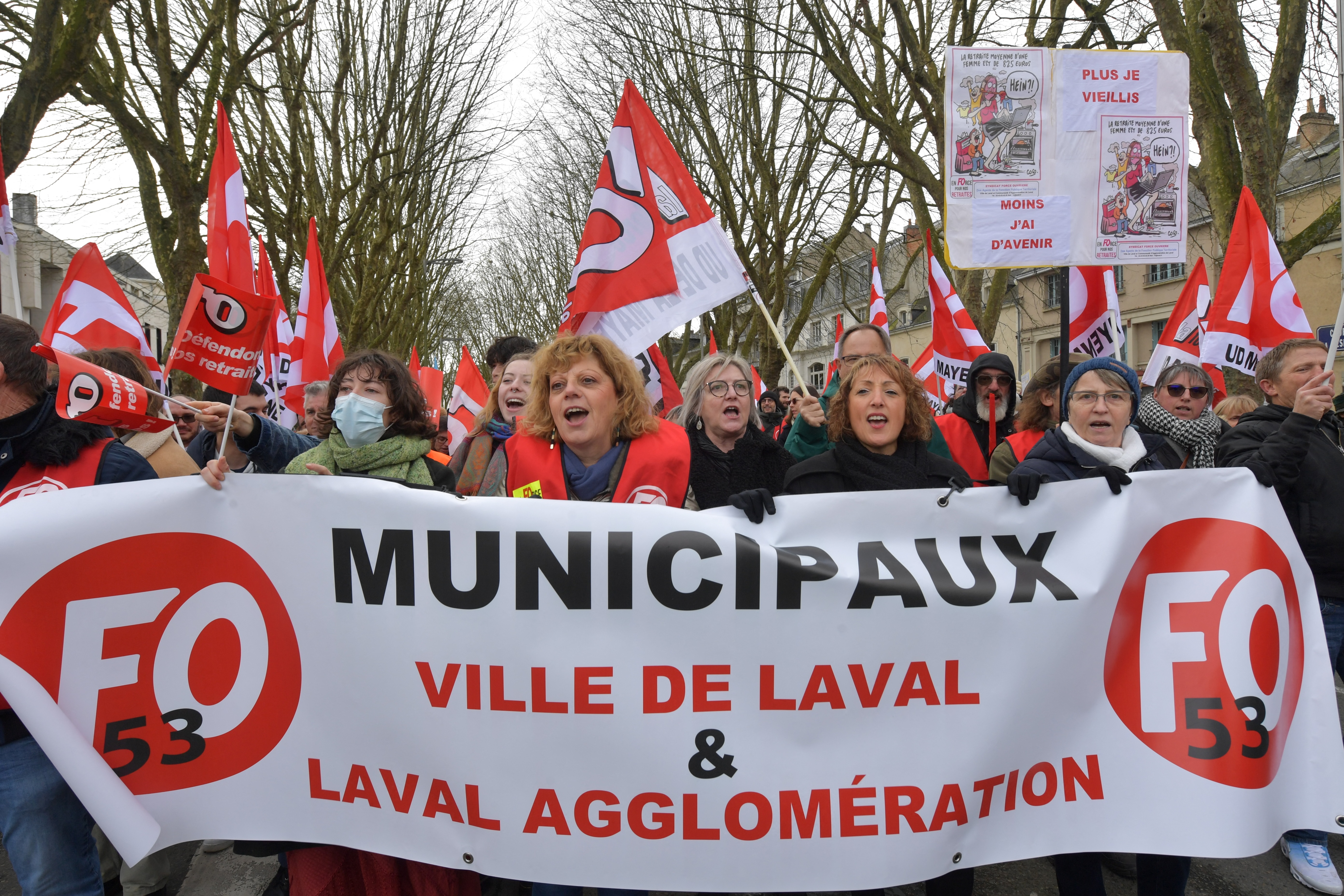 Protests hit France in round 2 of pension battle