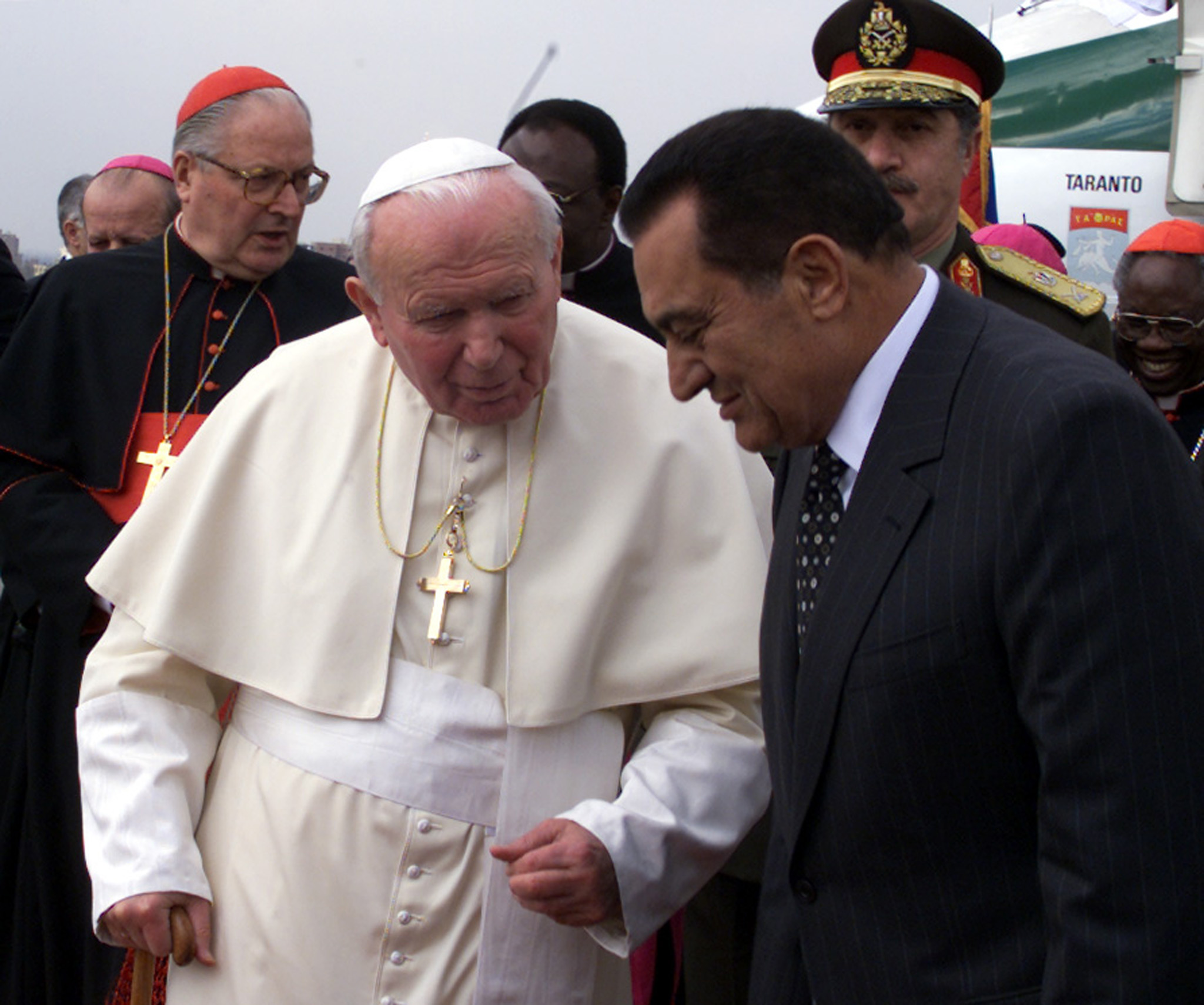 Pope John Paul II pauses to make a remark to Egyptian President Hosni Mubarak during arrival ceremonies in Cairo February 24. The Pope, sometimmes called the New Moses because of his itinerant papacy landed here on the first of two millennium tours to the origins of Western religion. PH