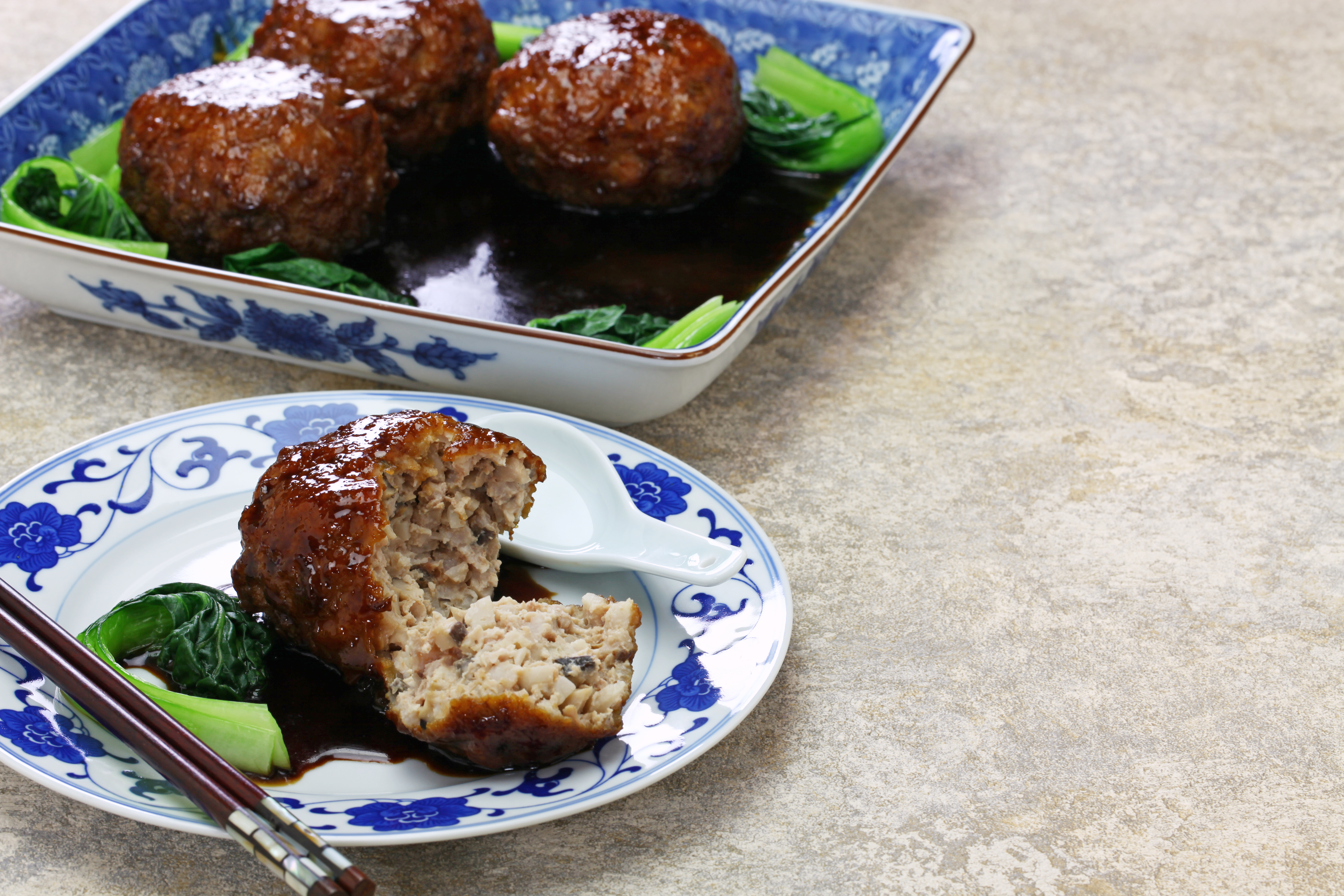 chinese lion’s head pork meatballs