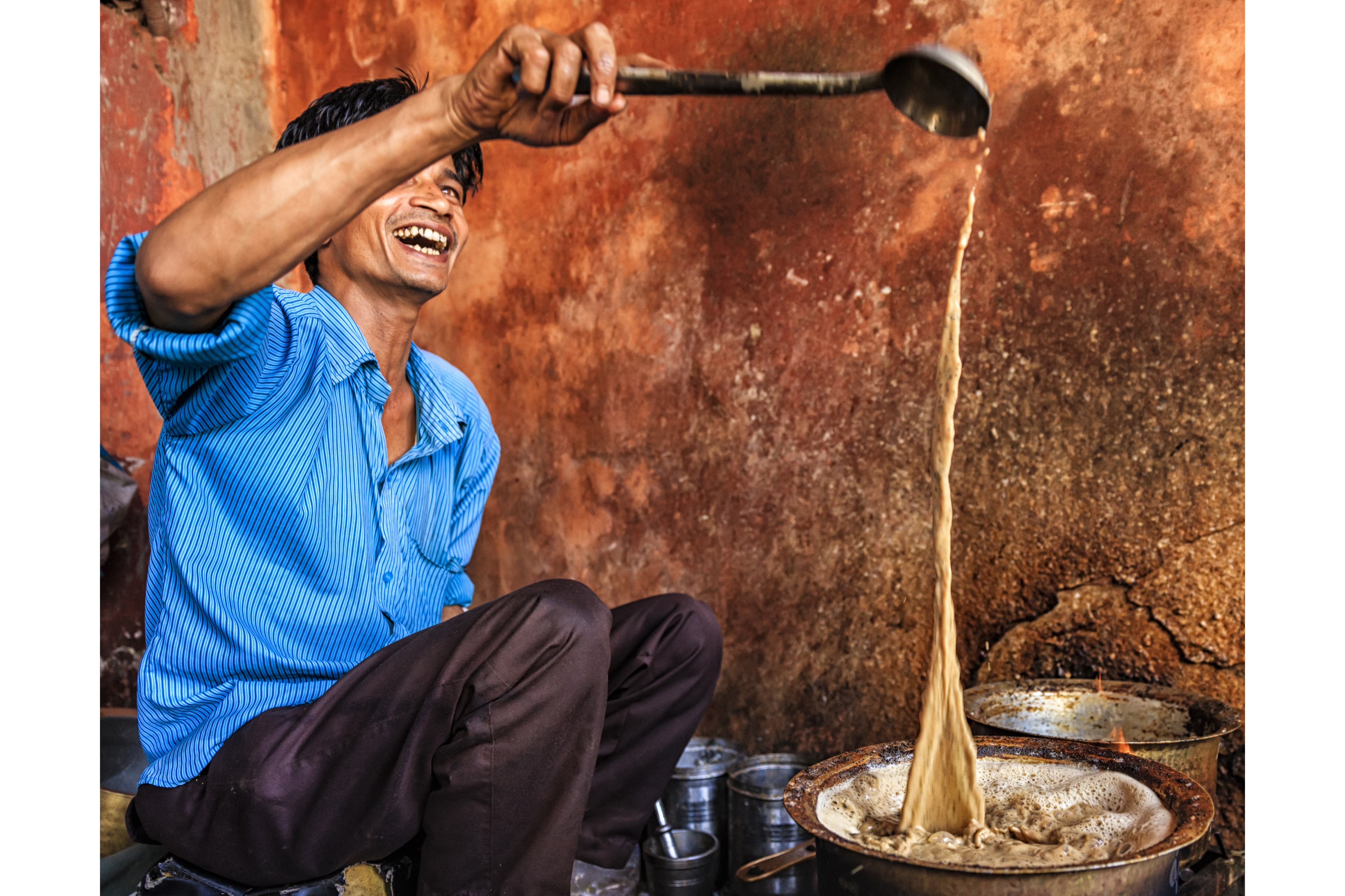 Indian street seller selling tea- masala chai in Jaipur