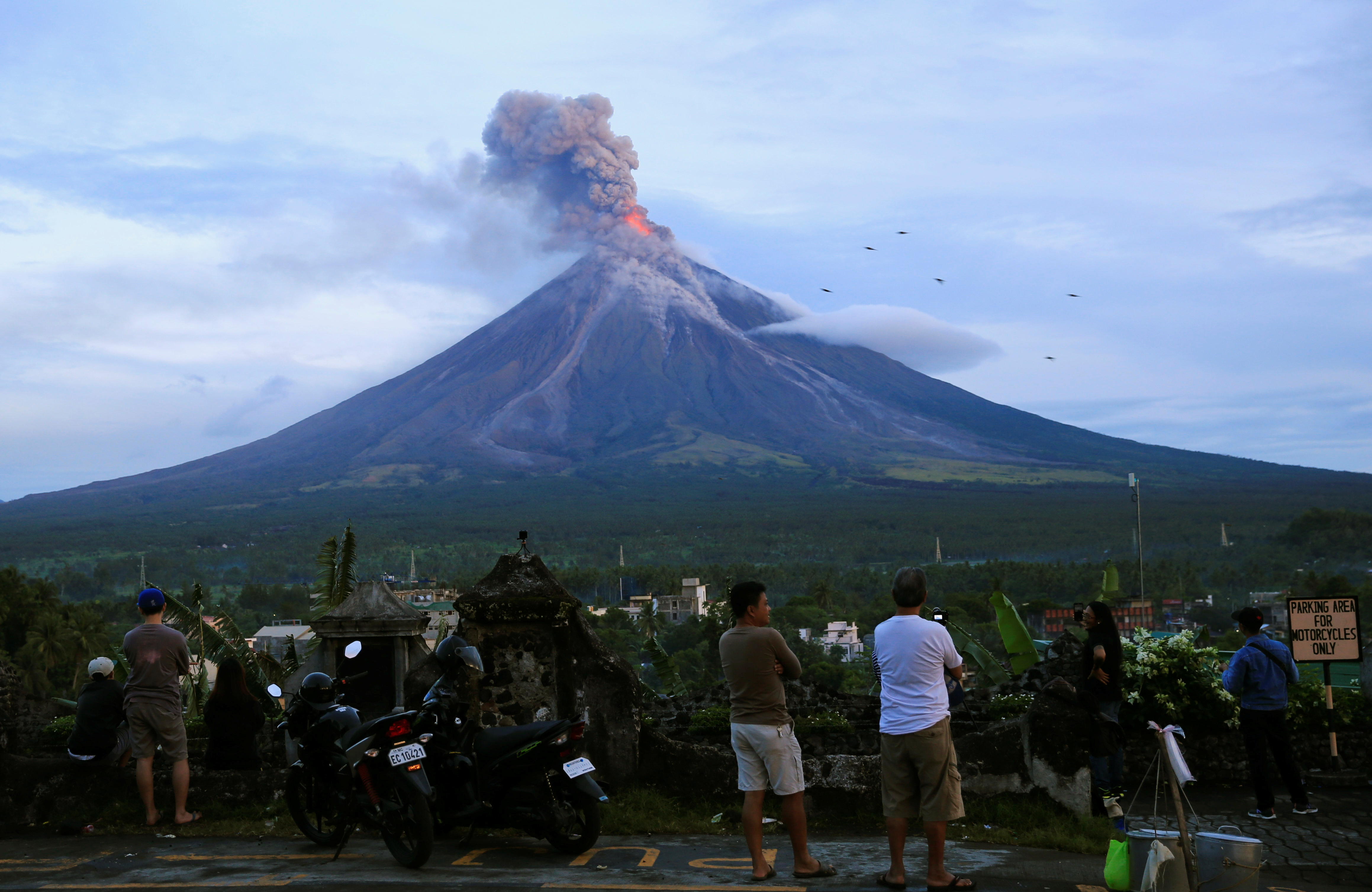 Residents watch the Mount Mayon volcano as it erupted anew in Daraga, Albay province, south of Manila, Philippines January 25, 2018. REUTERS/Romeo Ranoco