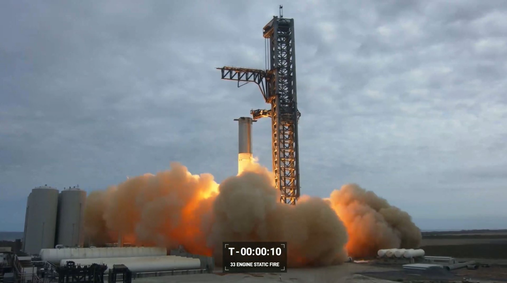 This frame grab from a video provided by SpaceX shows a test-firing on February 9, 2023 of the massive engines on the most powerful rocket ever built, designed to send astronauts to the Moon and beyond, at a SpoaceX base in Boca Chica, Texas. - The test, called a static fire, of the 33 Raptor engines on the first-stage booster of Starship took place at a SpaceX base in Texas. (Photo by Nicholas KAMM / SPACEX / AFP) / RESTRICTED TO EDITORIAL USE - MANDATORY CREDIT "AFP PHOTO / SPACEX" - NO MARKETING NO ADVERTISING CAMPAIGNS - DISTRIBUTED AS A SERVICE TO CLIENTS - RESTRICTED TO EDITORIAL USE - MANDATORY CREDIT "AFP PHOTO / SPACEX" - NO MARKETING NO ADVERTISING CAMPAIGNS - DISTRIBUTED AS A SERVICE TO CLIENTS /