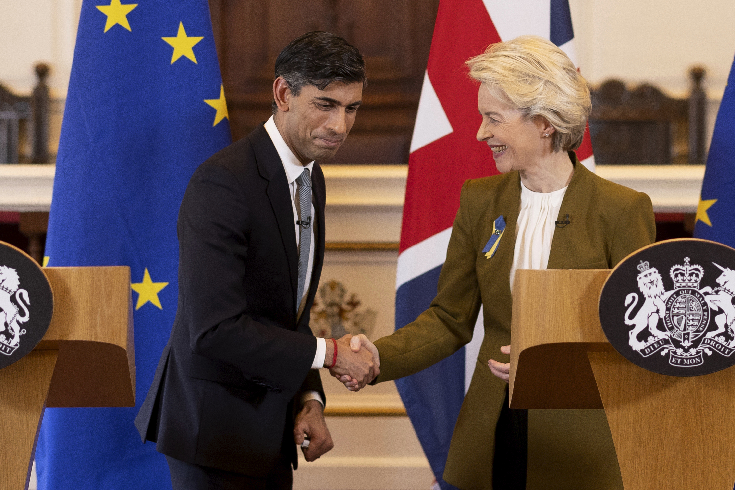 Britain's Prime Minister Rishi Sunak and EU Commission President Ursula von der Leyen, right, shake hands after a press conference at Windsor Guildhall, Windsor, England, Monday Feb. 27, 2023. The U.K. and the European Union ended years of wrangling and acrimony on Monday, sealing a deal to resolve their thorny post-Brexit trade dispute over Northern Ireland. (Dan Kitwood/Pool via AP)