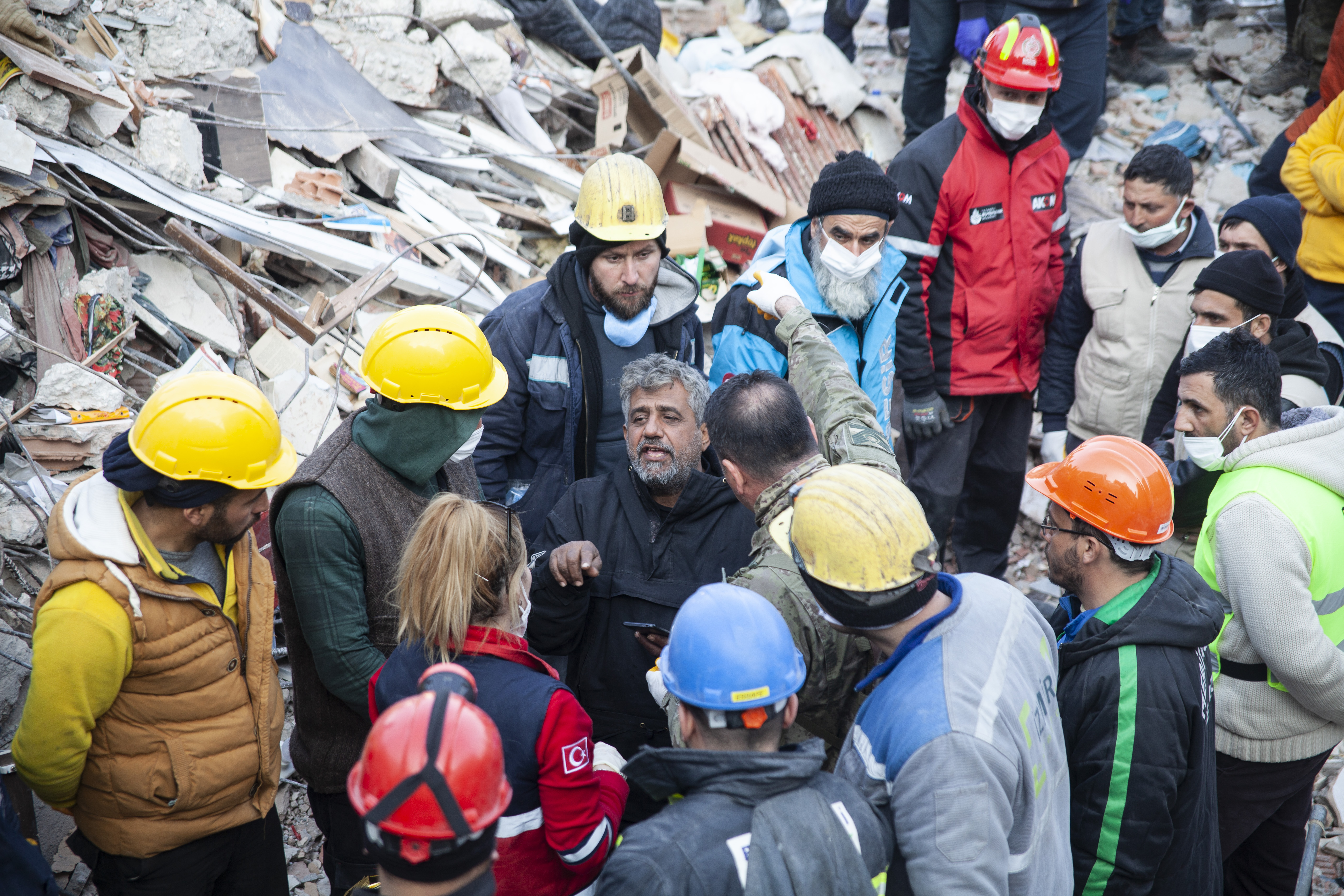 A close relative of Reem appears on the scene and frantically speaks to the army in Arabic