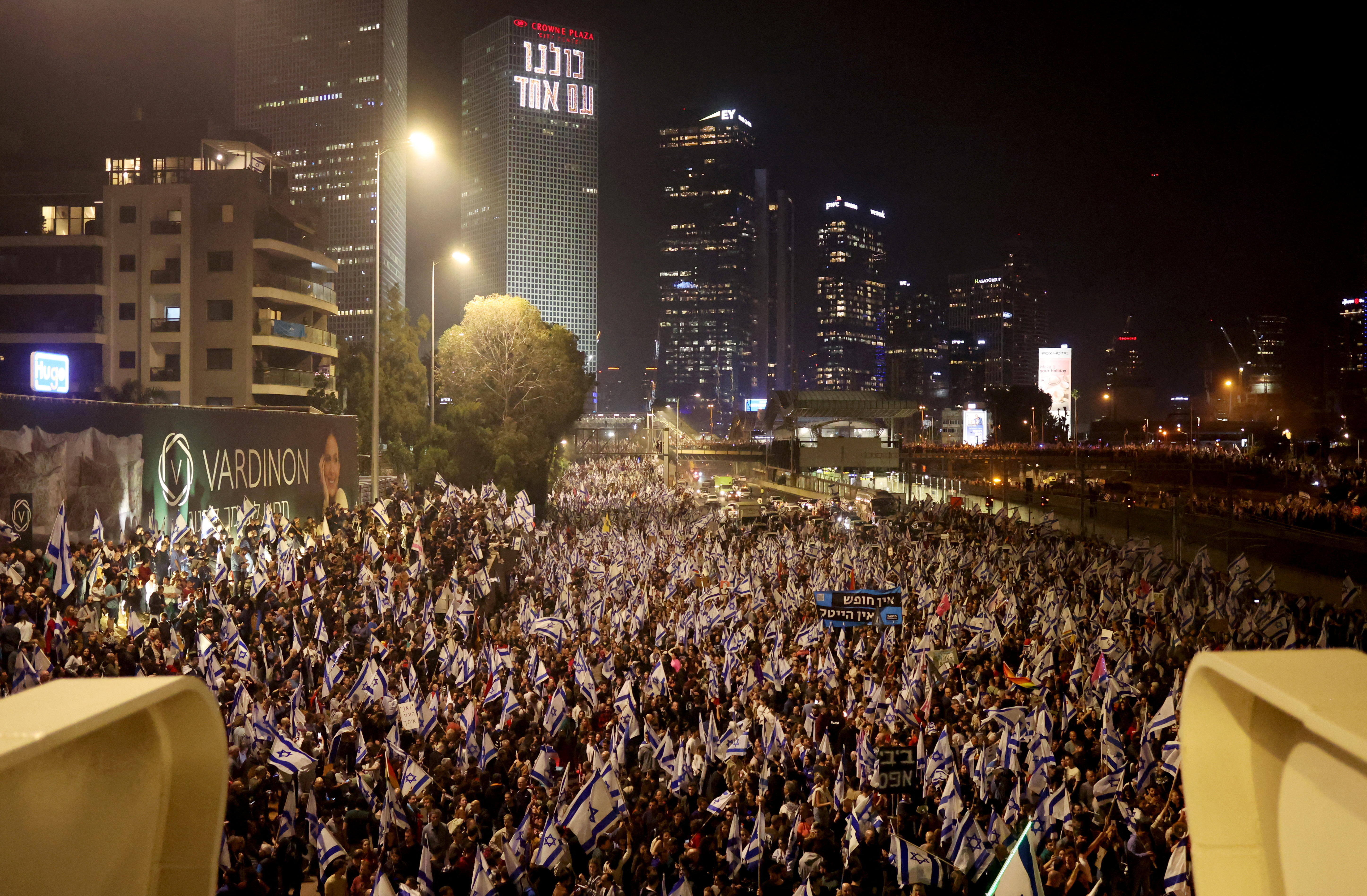 People attend a demonstration after Israeli Prime Minister Benjamin Netanyahu dismissed the defense minister and his nationalist coalition government presses on with its judicial overhaul, in Tel Aviv, Israel, March 26, 2023. REUTERS/Nir Elias