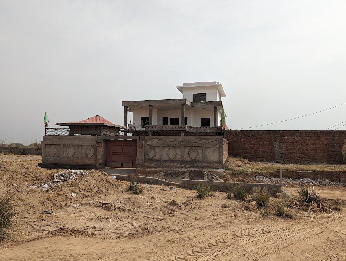 A photo of a house in a deserted area.
