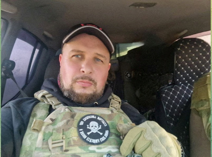 Well-known Russian military blogger Vladlen Tatarsky posing