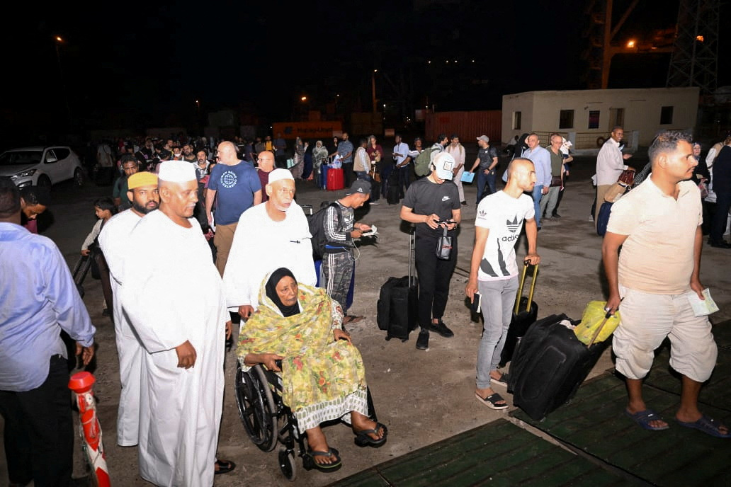 People are evacuated due to clashes between the paramilitary Rapid Support Forces and the Sudanese army