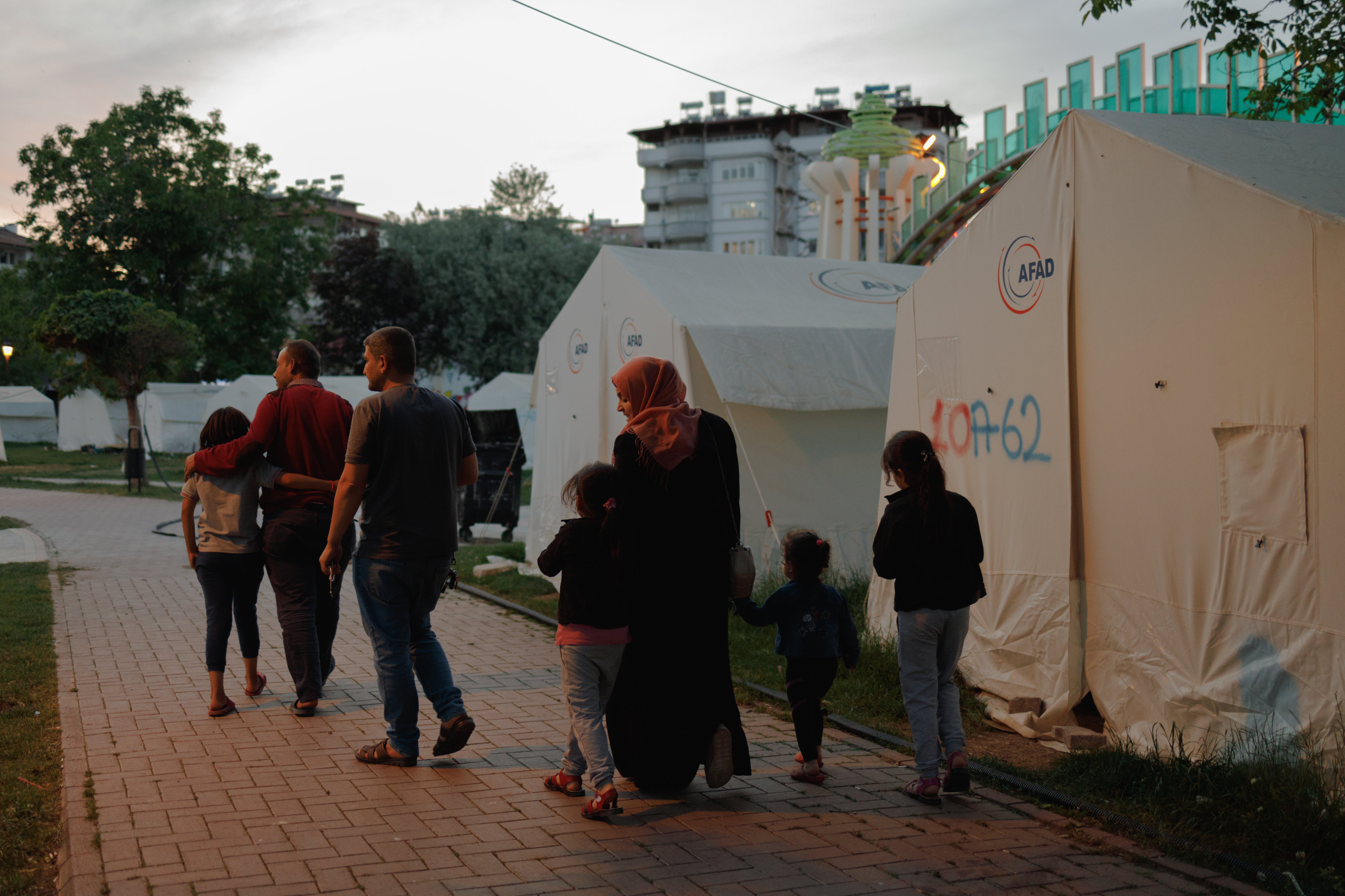 As Turkey is set for the next voting turn in two weeks, people still displaced in tented settlements in the earthquake-stricken areas have spent the longest night of the past two decades.