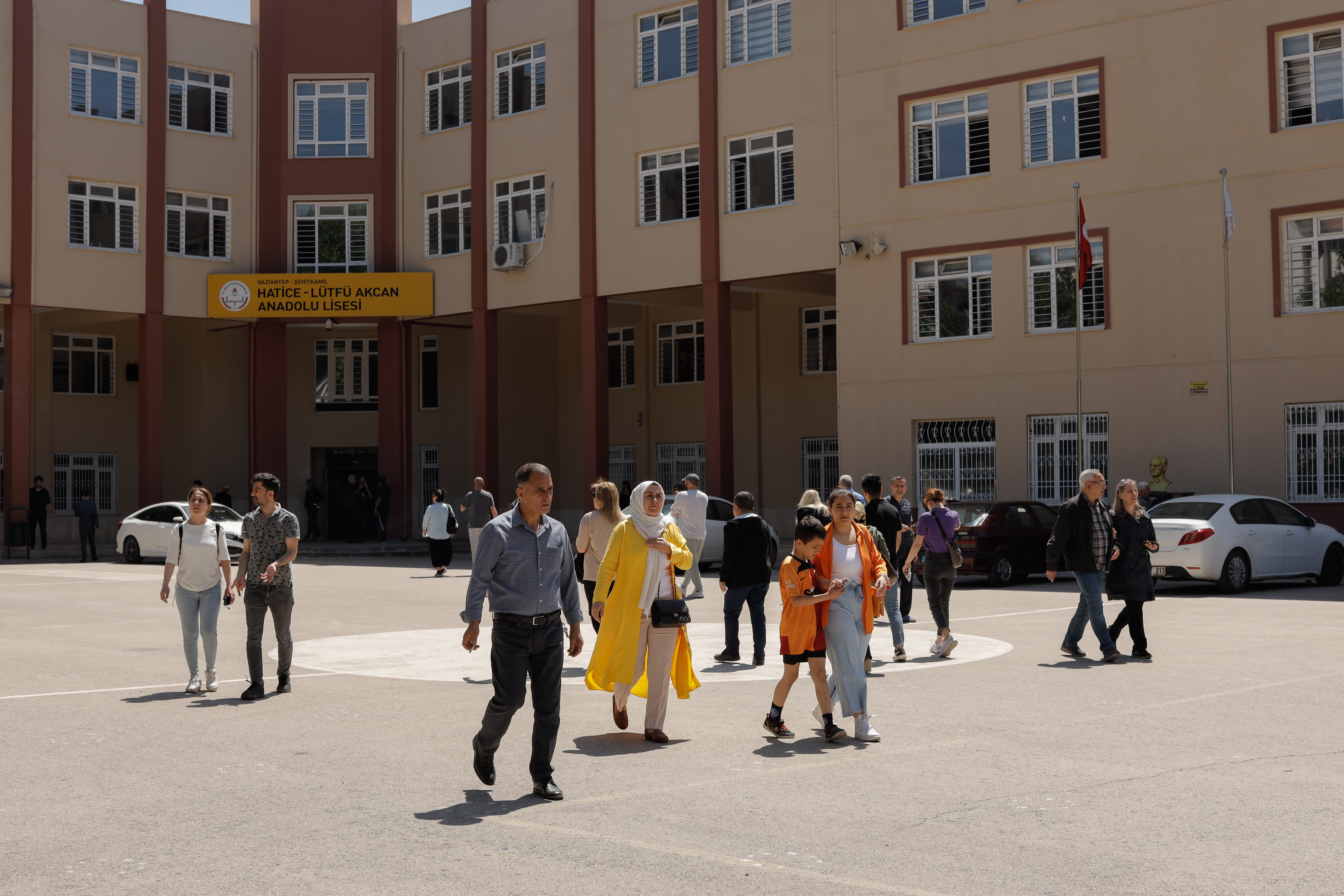 As Turkey is set for the next voting turn in two weeks, people still displaced in tented settlements in the earthquake-stricken areas have spent the longest night of the past two decades.