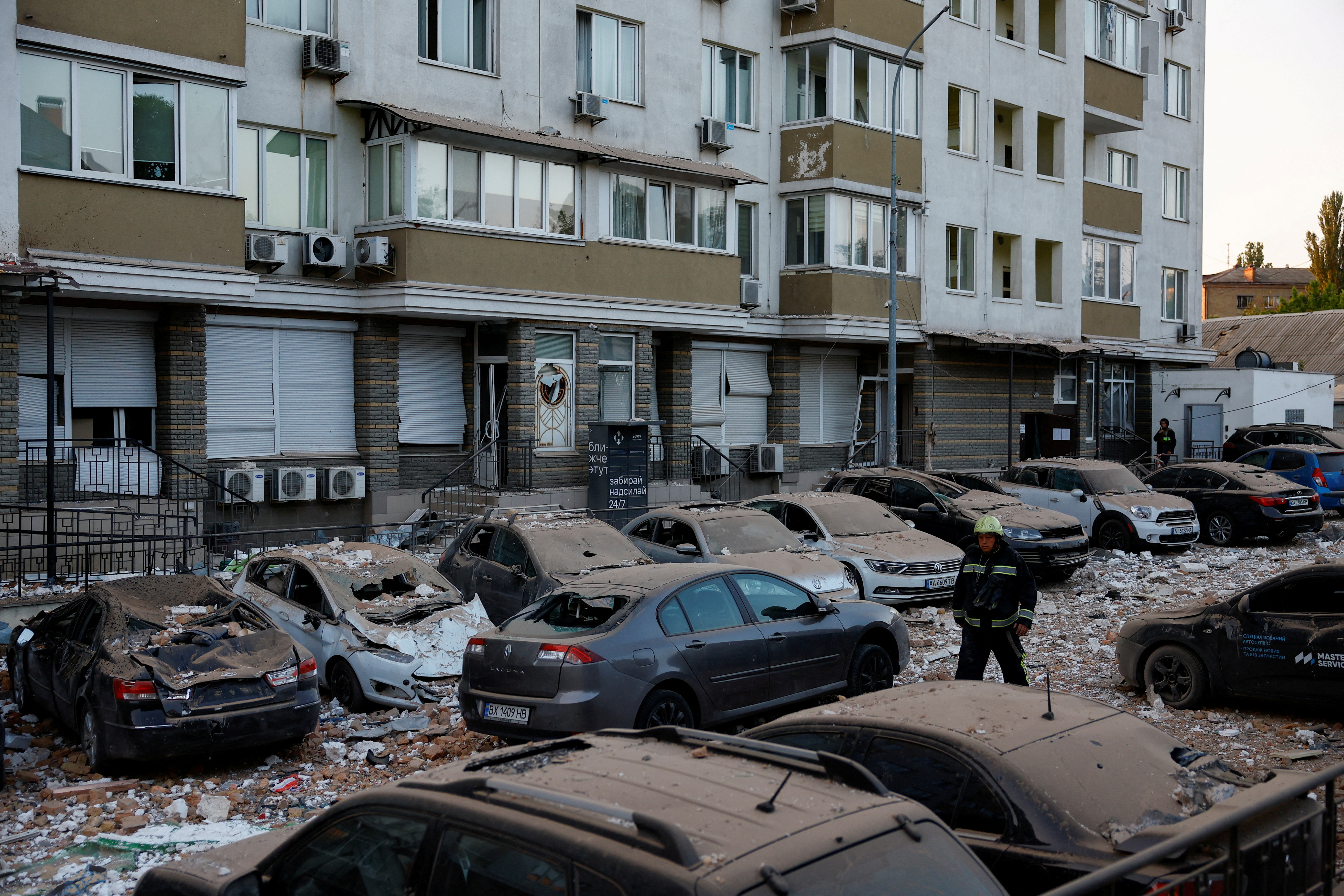 A firefighter walks near cars damaged during a massive Russian drone strike, amid Russia’s attack on Ukraine, in Kyiv, Ukraine May 30, 2023. REUTERS/Valentyn Ogirenko REFILE - CORRECTING INFORMATION