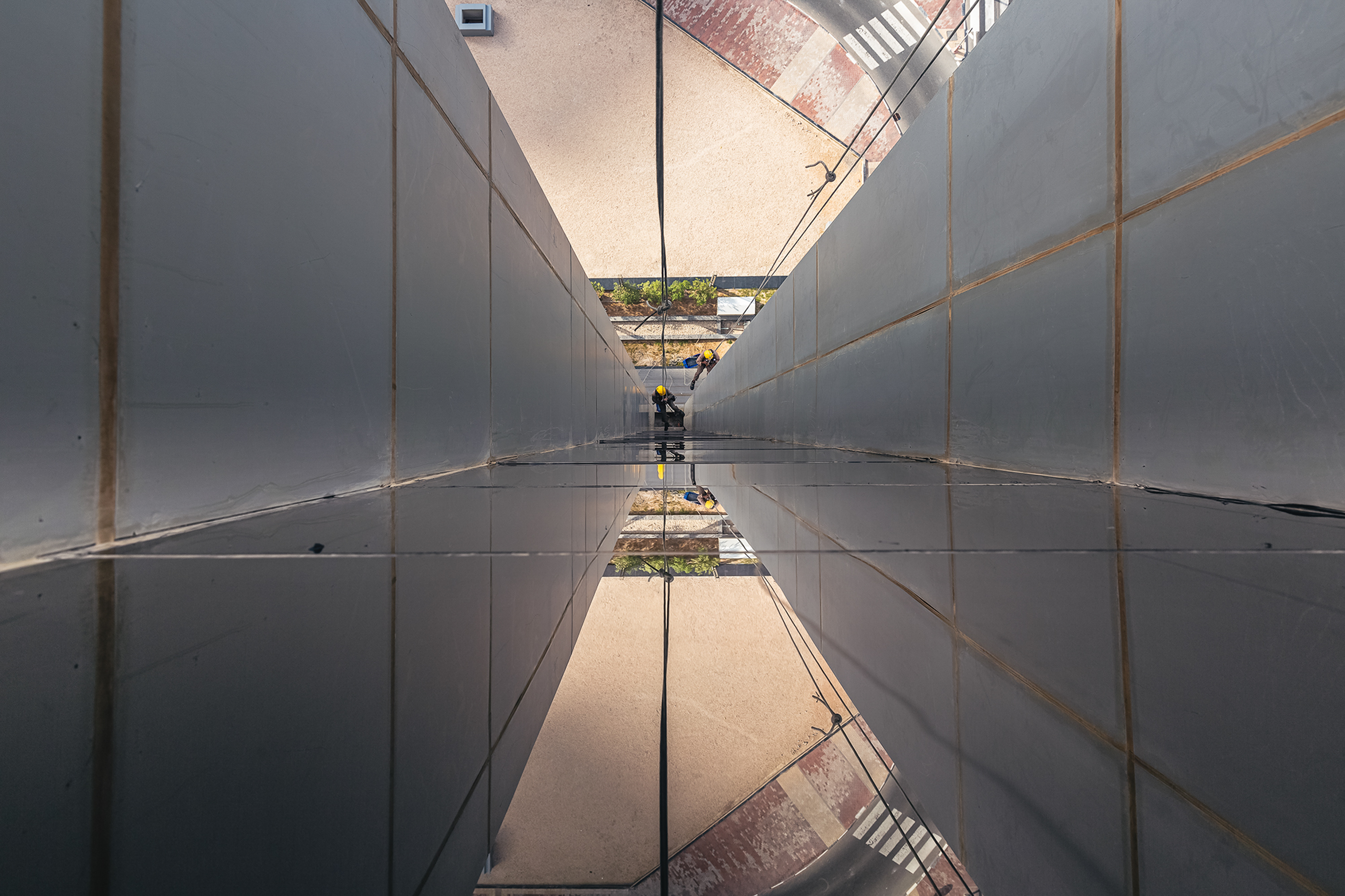 Window cleaning, Qatar,