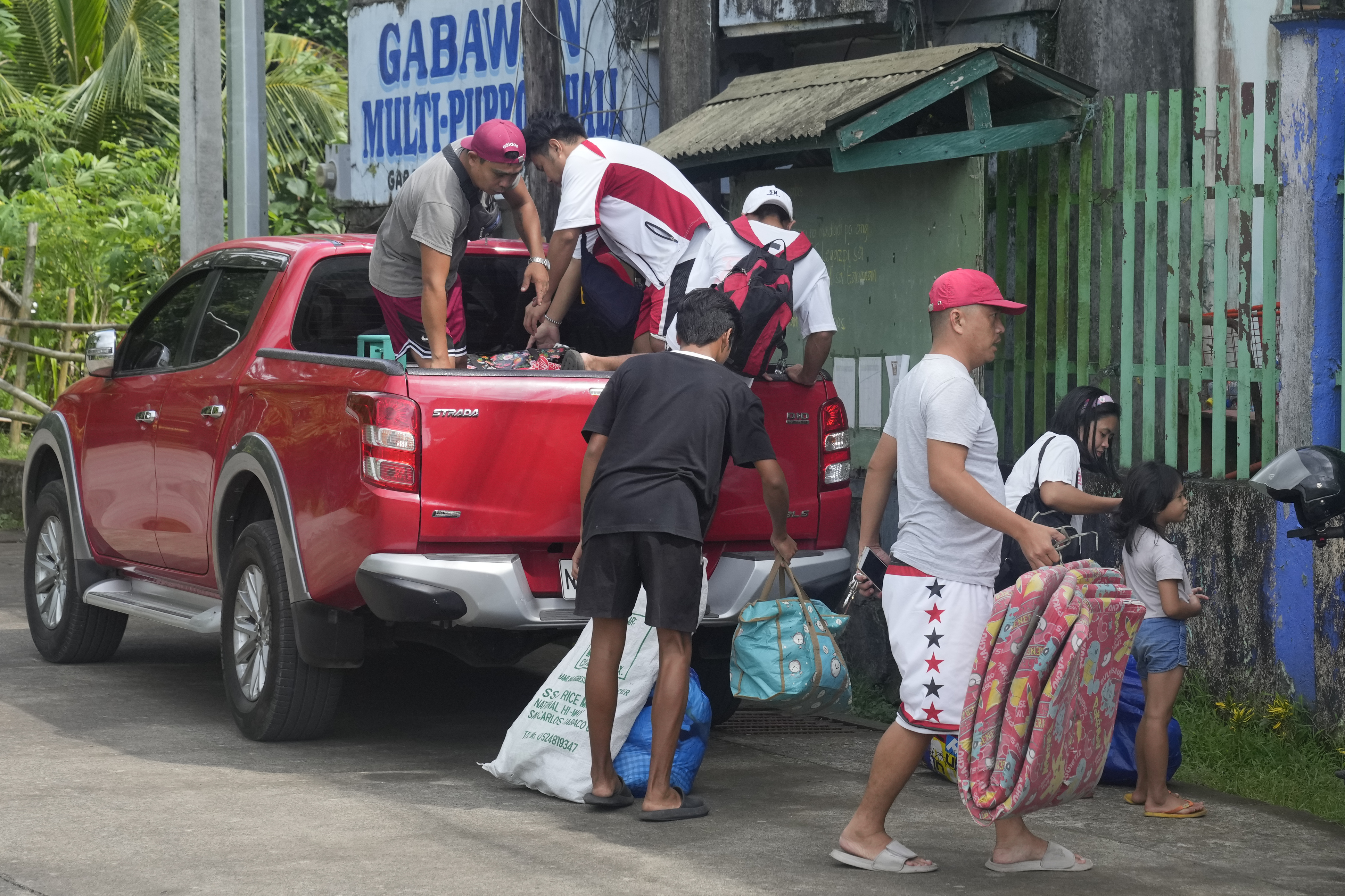 Evacuees carry their belongings