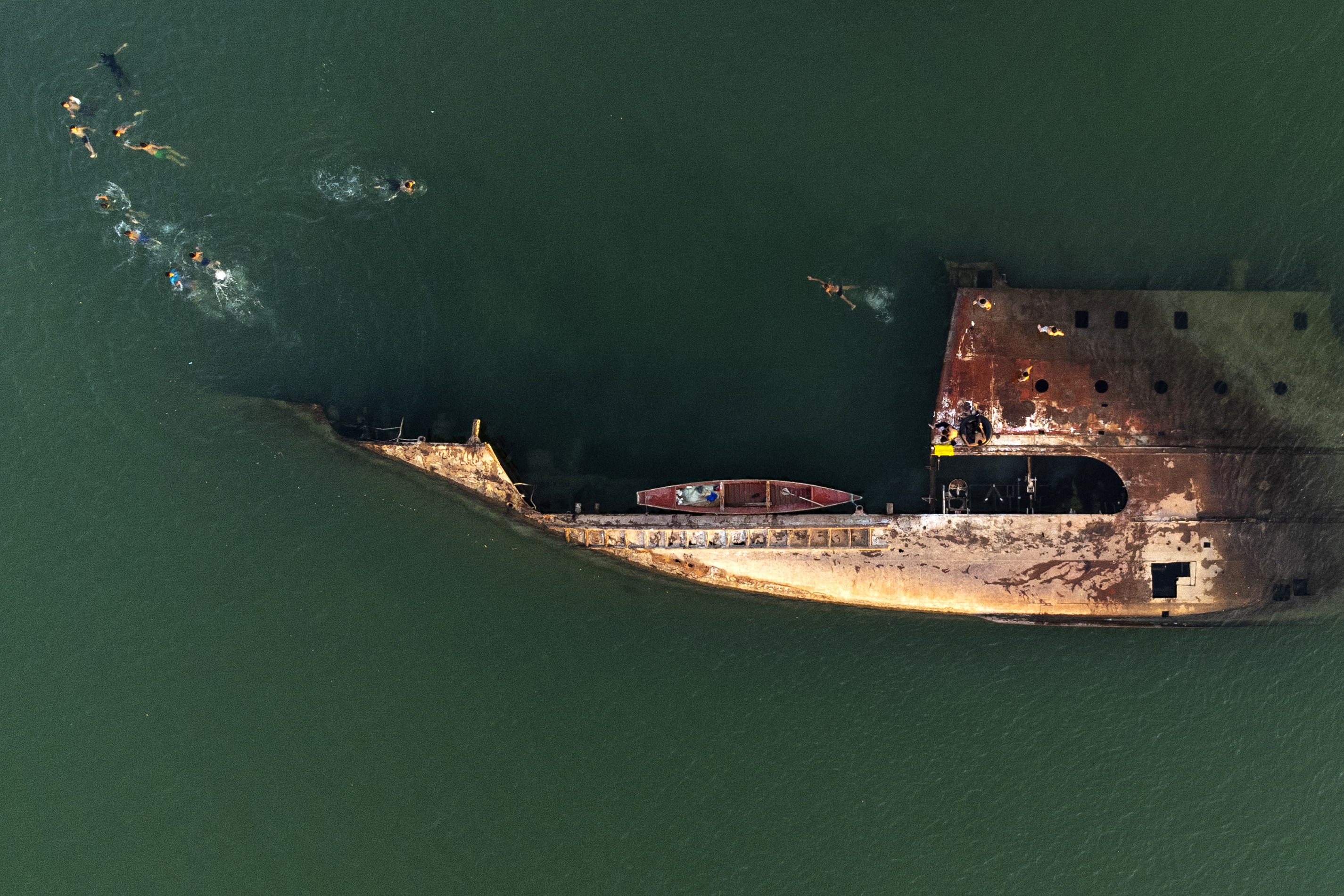 Dangerous heatwaves strike globe as wildfires rage