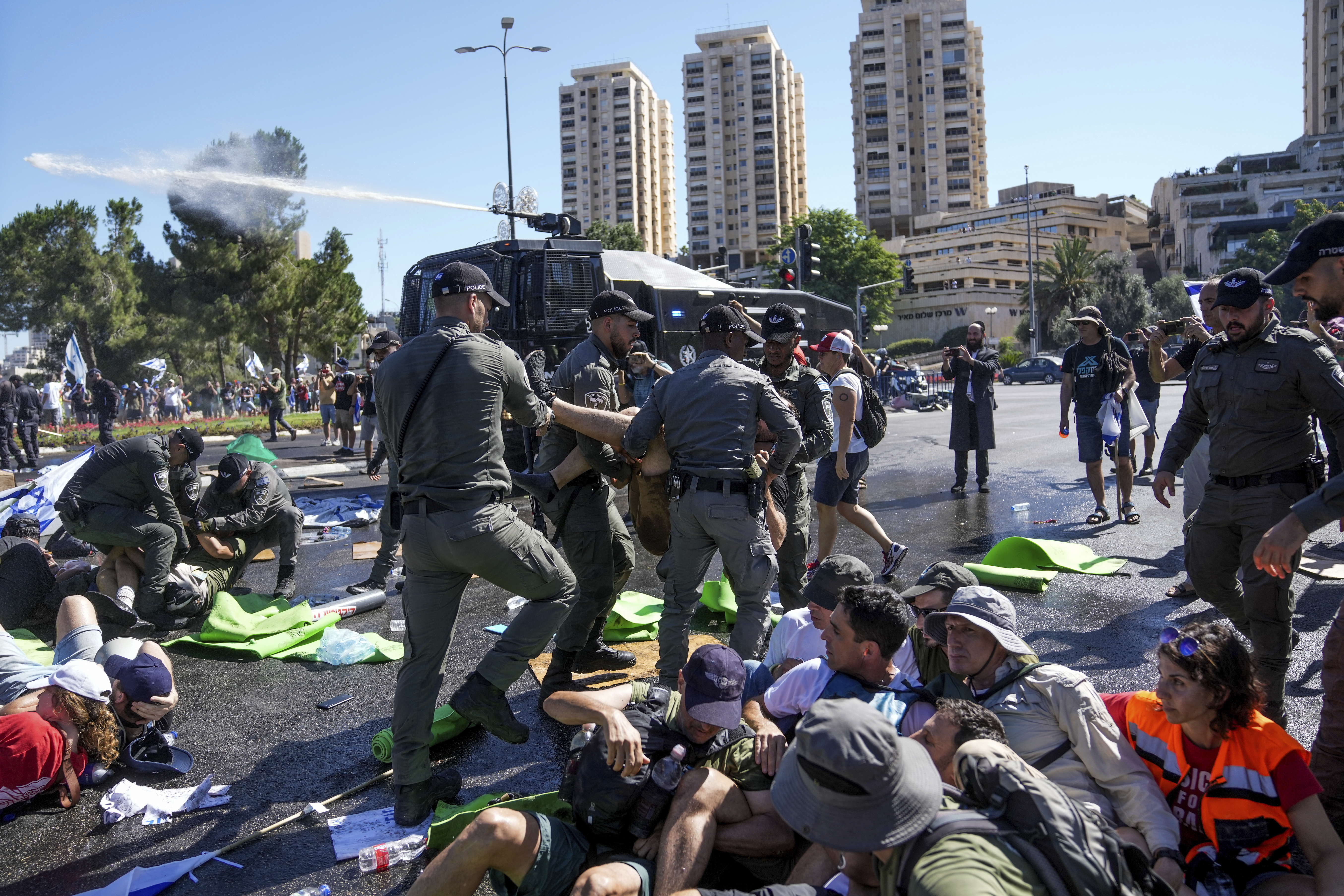 Israeli police disperse demonstrators blocking the road