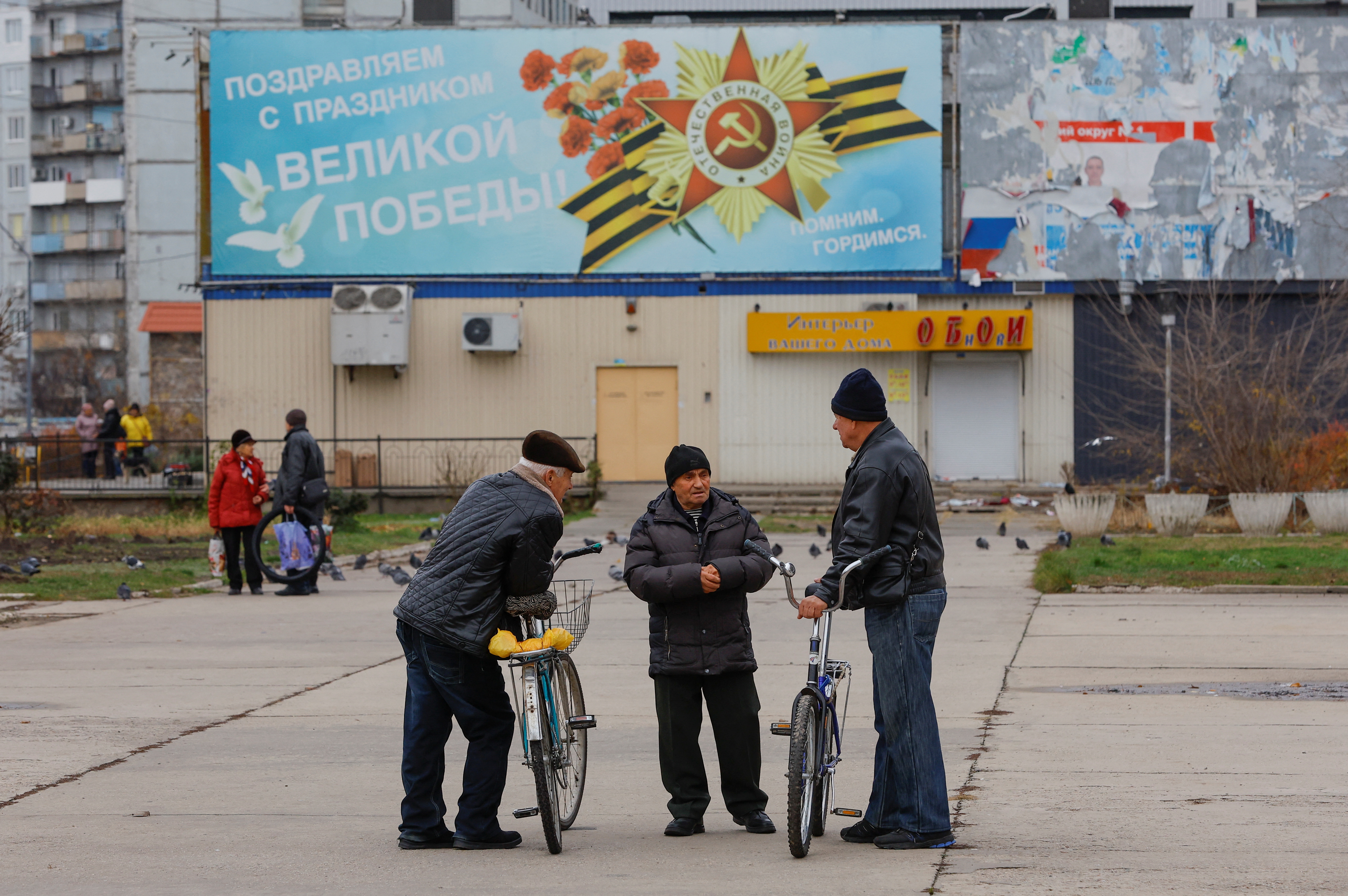 Local residents speak in a street in the course of Russia-Ukraine conflict in the city of Enerhodar in the Zaporizhzhia region, Russian-controlled Ukraine, November 24, 2022. REUTERS/Alexander Ermochenko