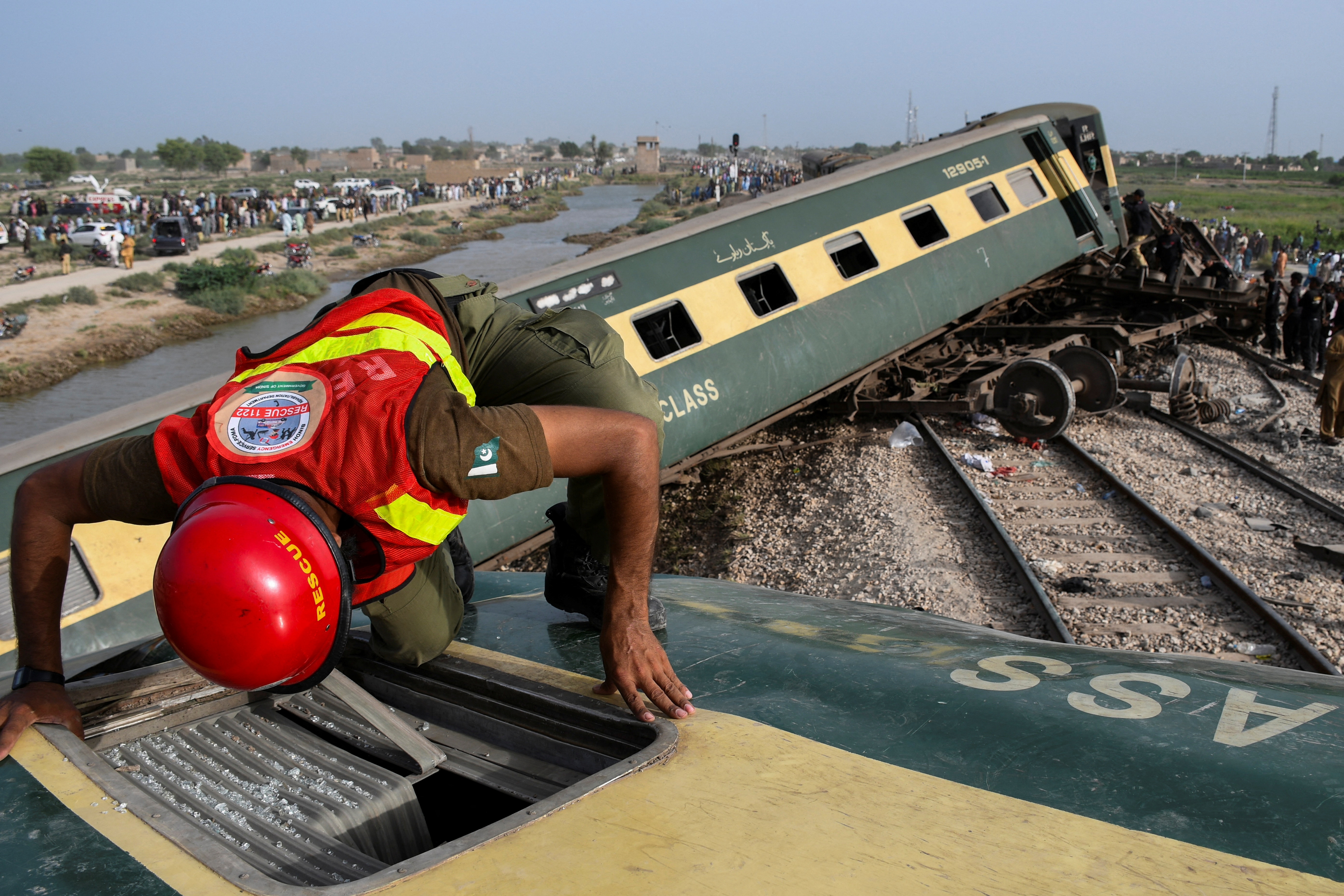 Pakistan Train Crash
