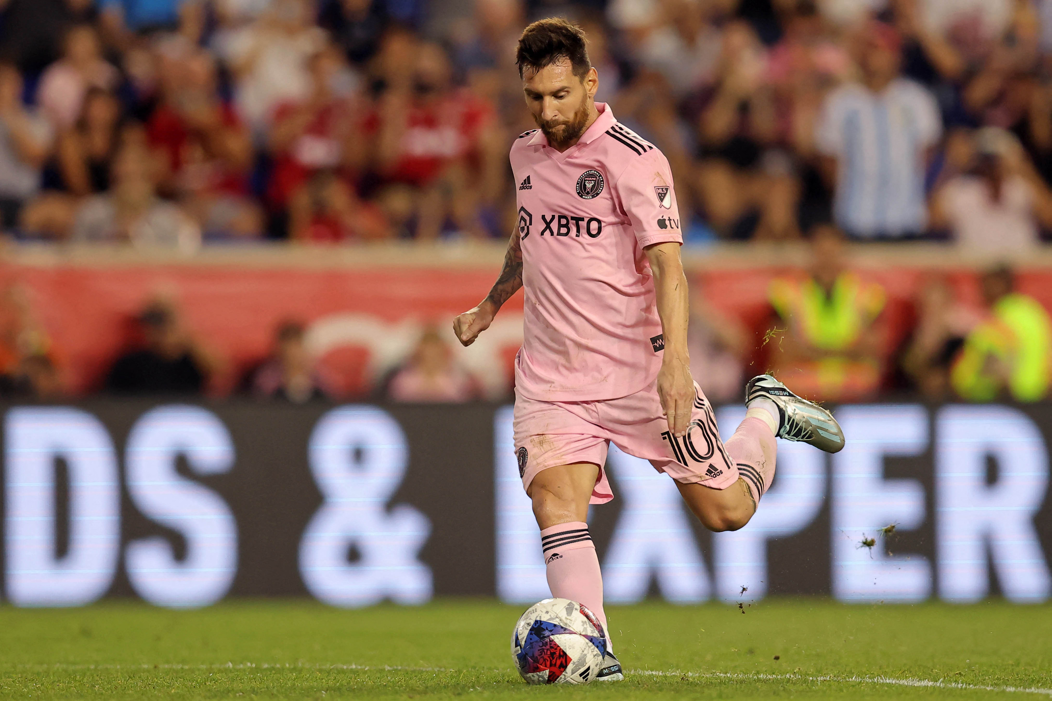 Lionel Messi in pink Inter Miami kit