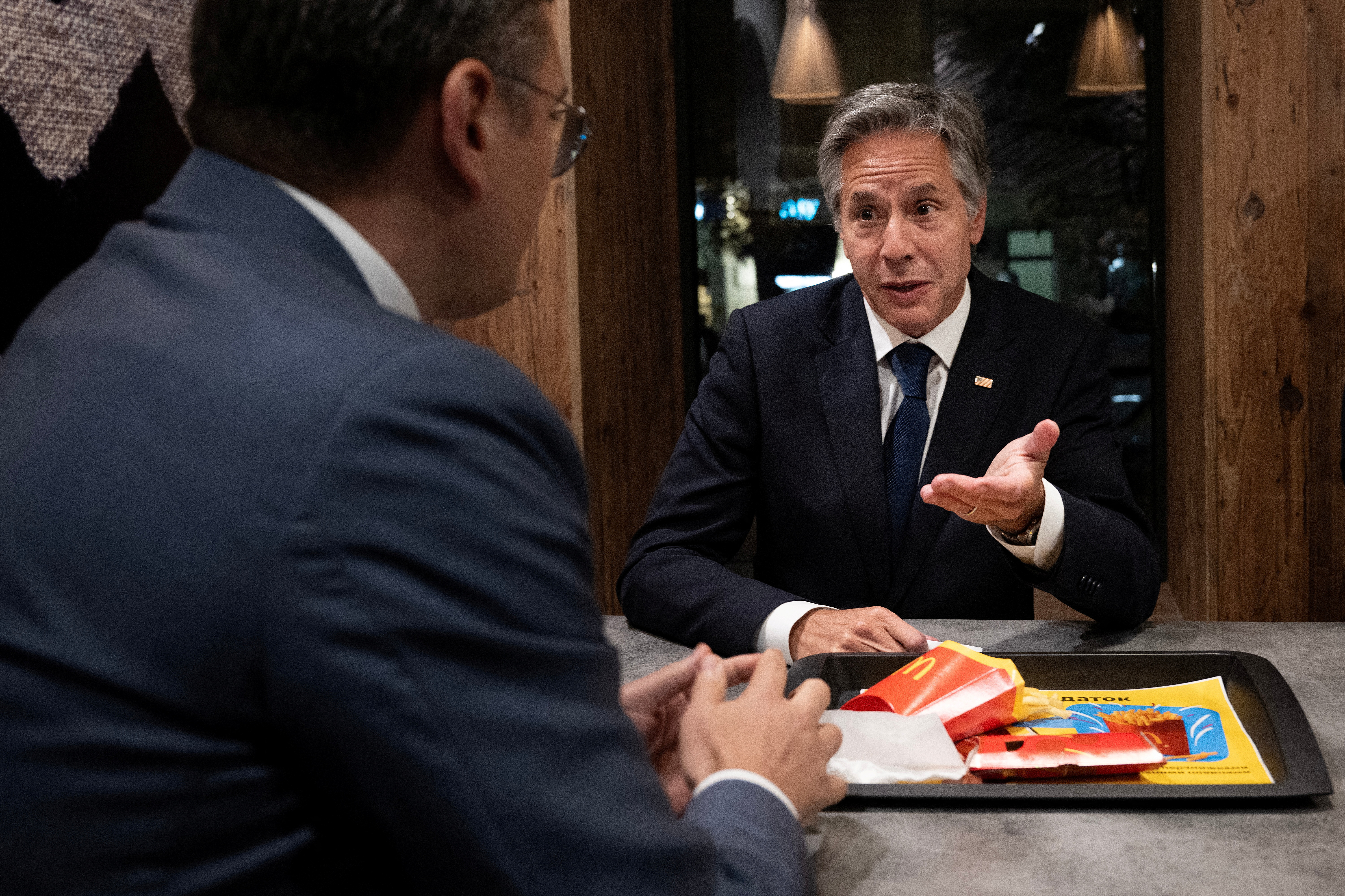 Ukraine's Foreign Minister Dmytro Kuleba and US Secretary of State Antony Blinken speak as they eat at McDonald's in Kyiv, Ukraine on September 6, 2023. BRENDAN SMIALOWSKI/Pool via REUTERS