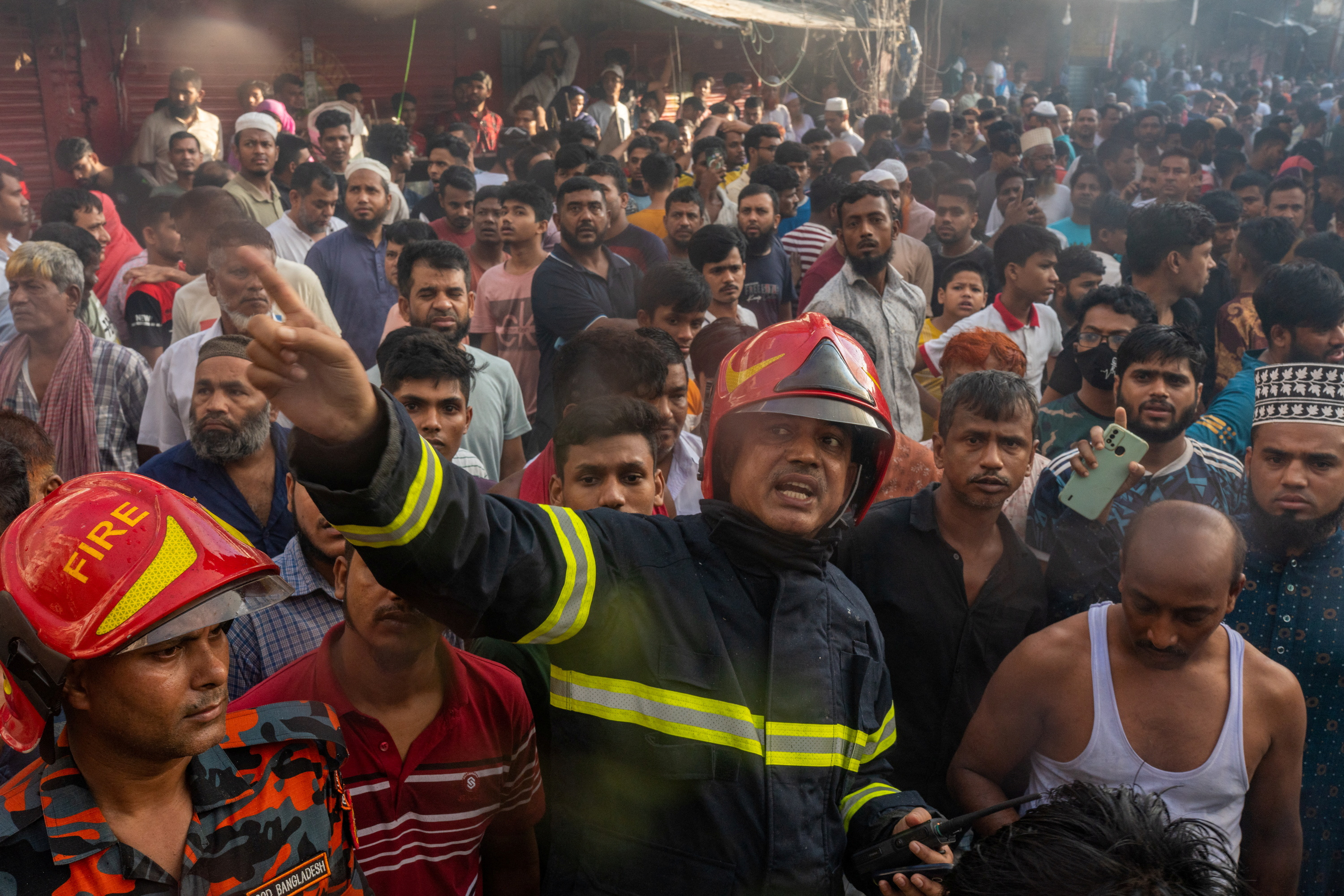 Hundreds of shops gutted in market fire in Bangladesh