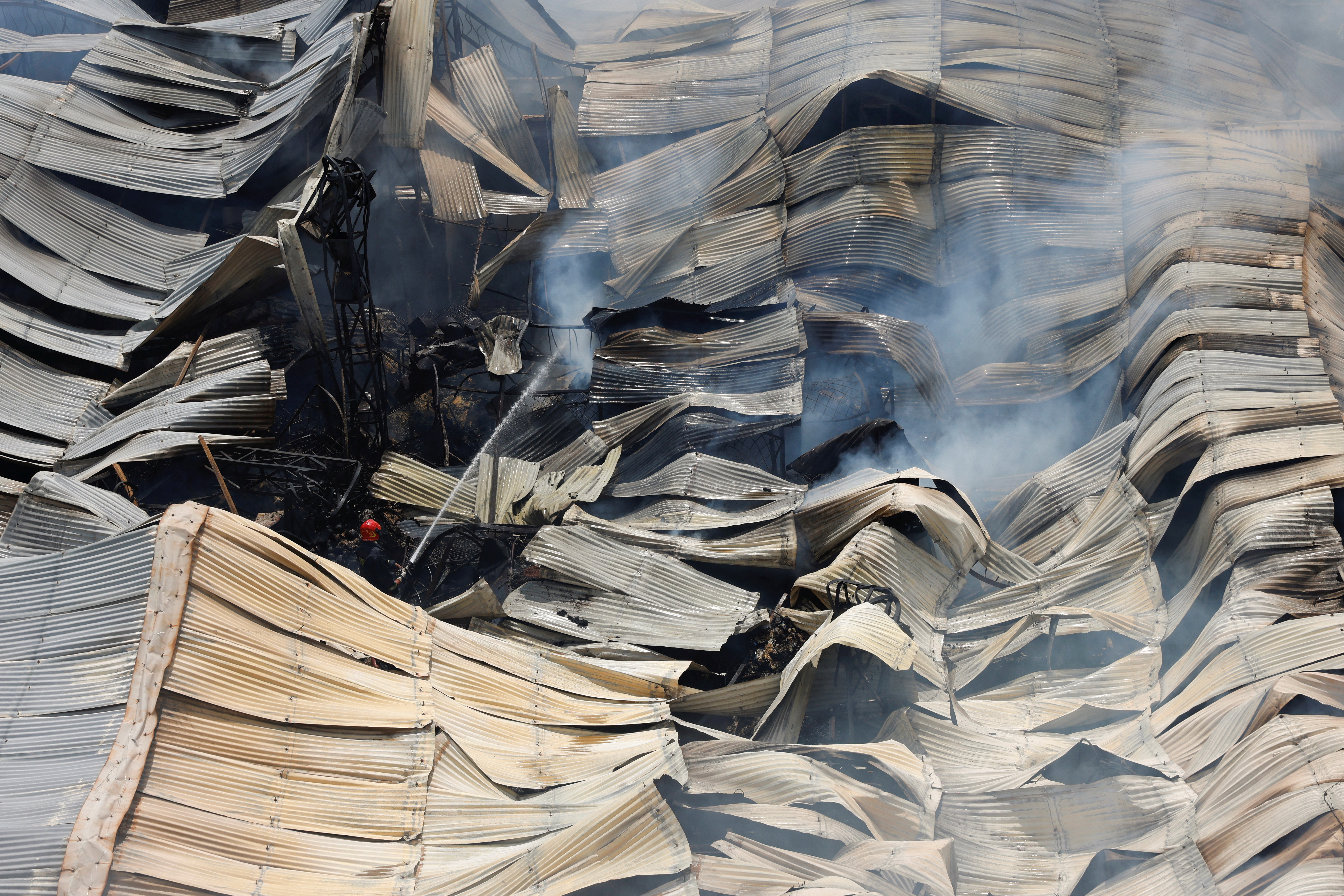 Hundreds of shops gutted in market fire in Bangladesh