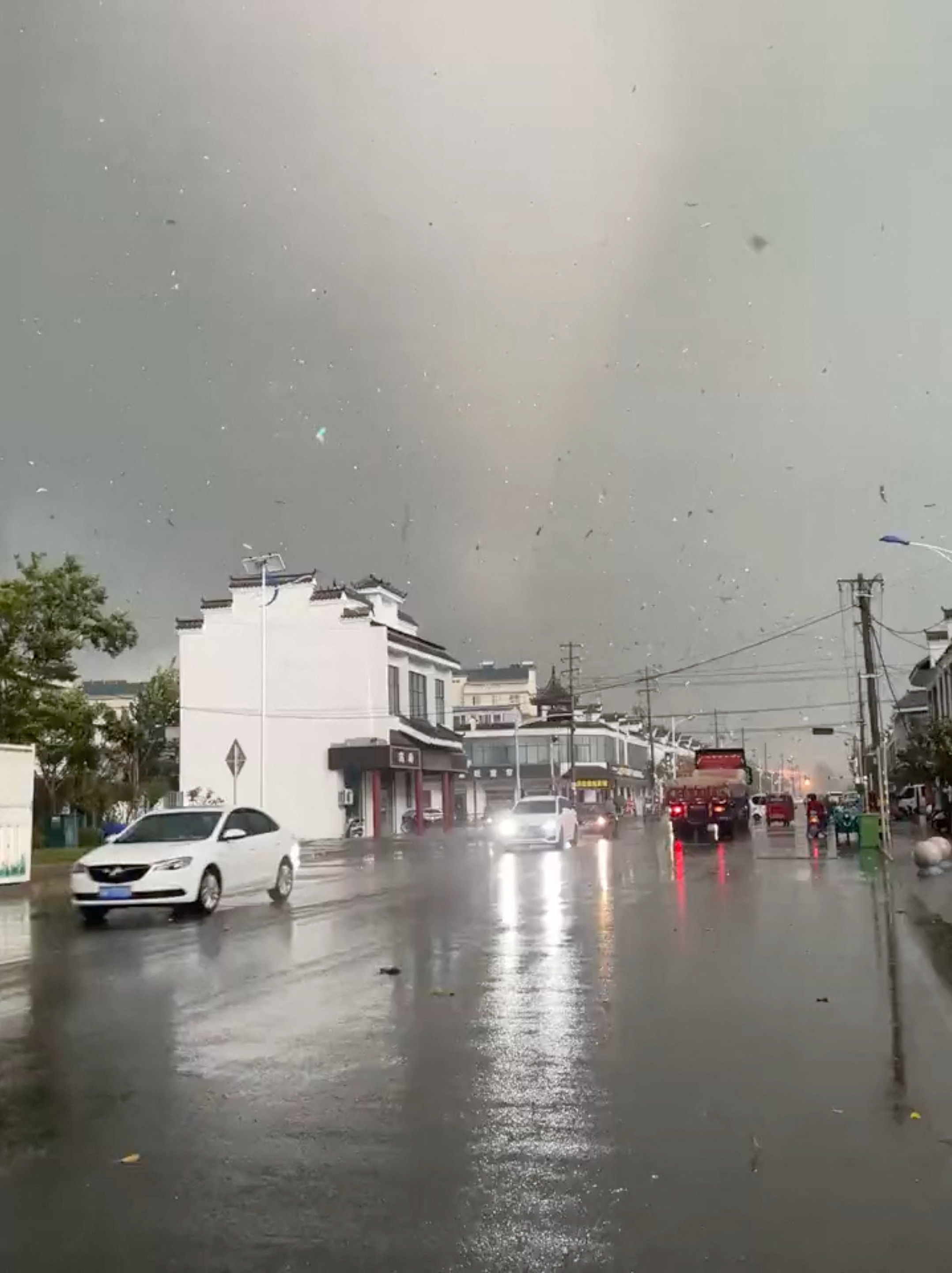 The tornado captured on a camera phone