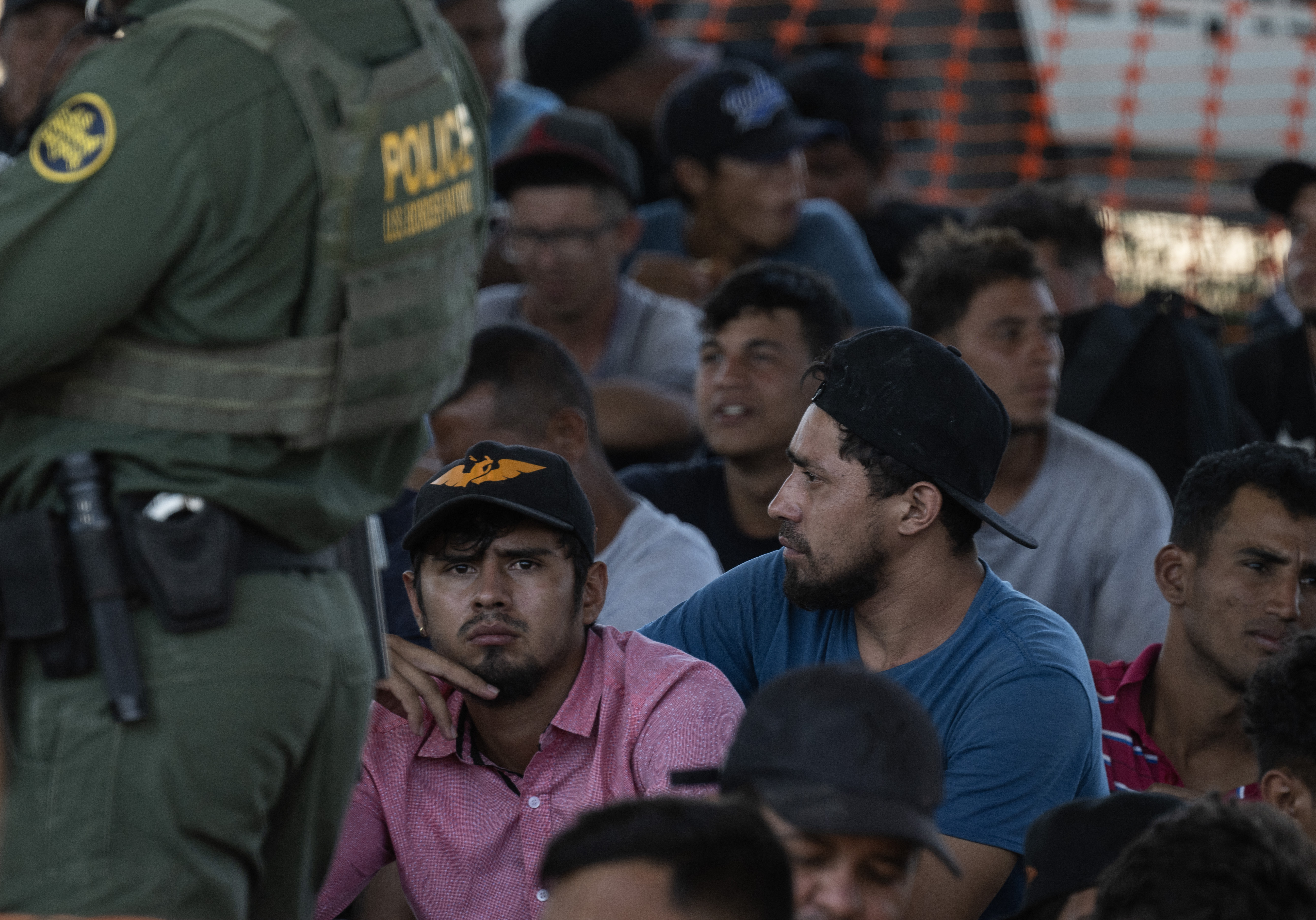 Dozens of migrants arrive at US-Mexico border