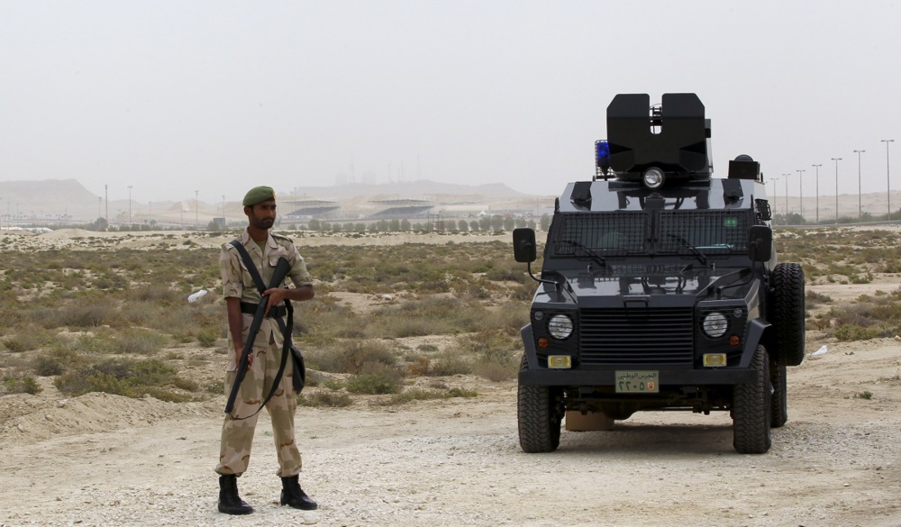 epa03191919 A Bahrain soldier secures the area near the Sakhir circuit prior to the 2012 Bahrain Formula One Grand Prix near Manama, Bahrain, 22 April 2012. EPA/VALDRIN XHEMAJ