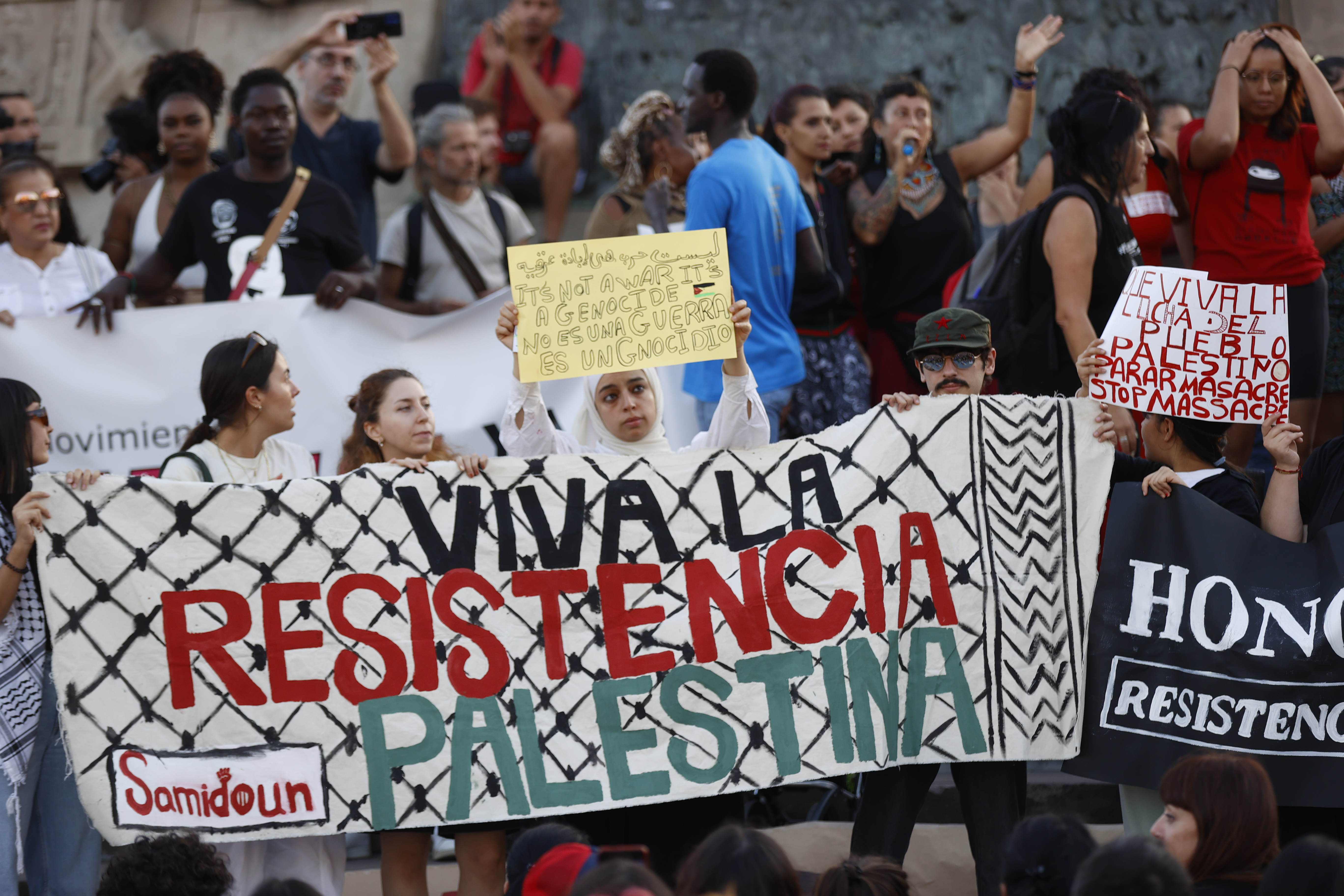 People take part in a demonstration in support of the freedom of Palestine and against colonialism at the Christopher Columbus monument in Barcelona