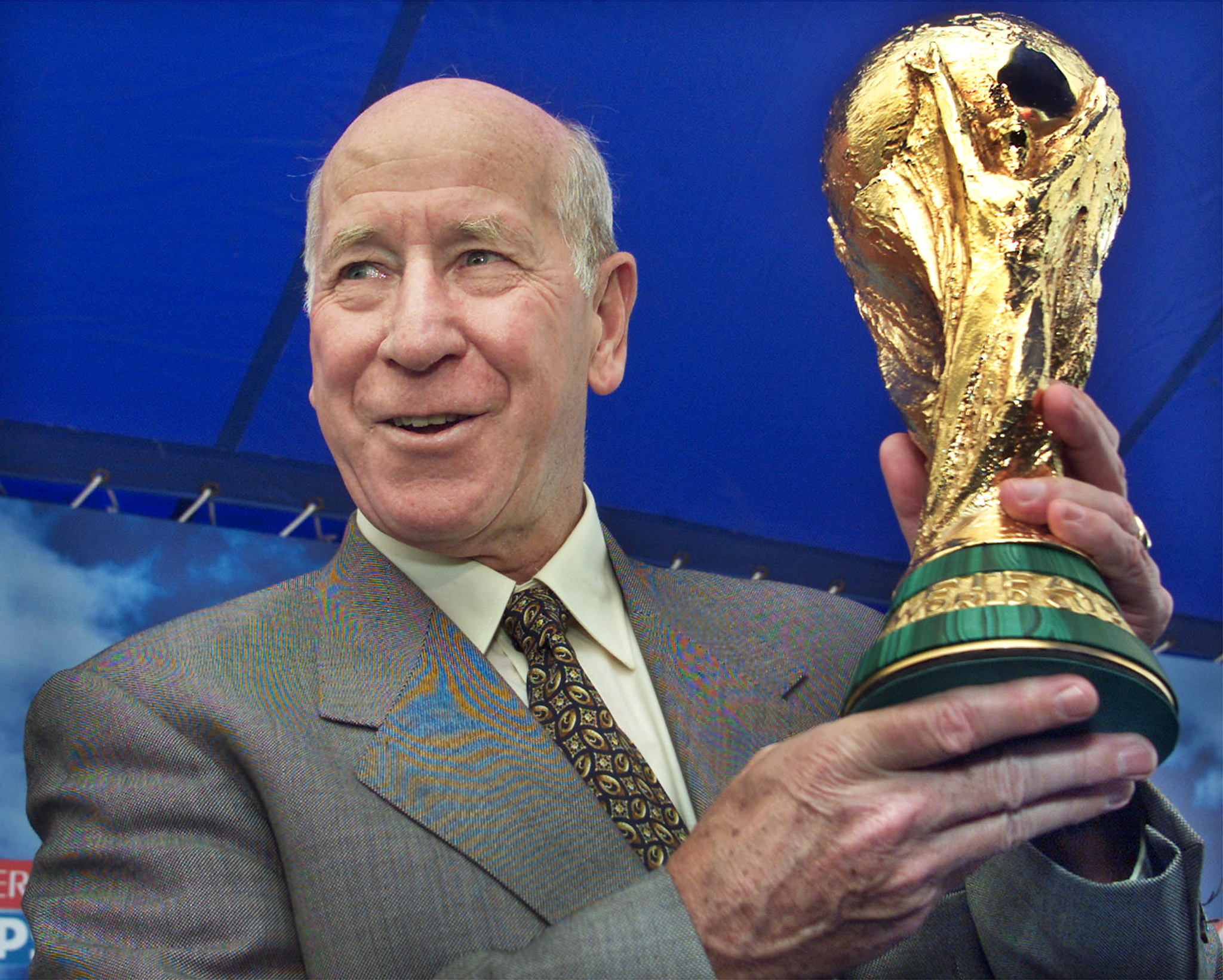 Bobby Charlton holds up the FIFA World Cup trophy