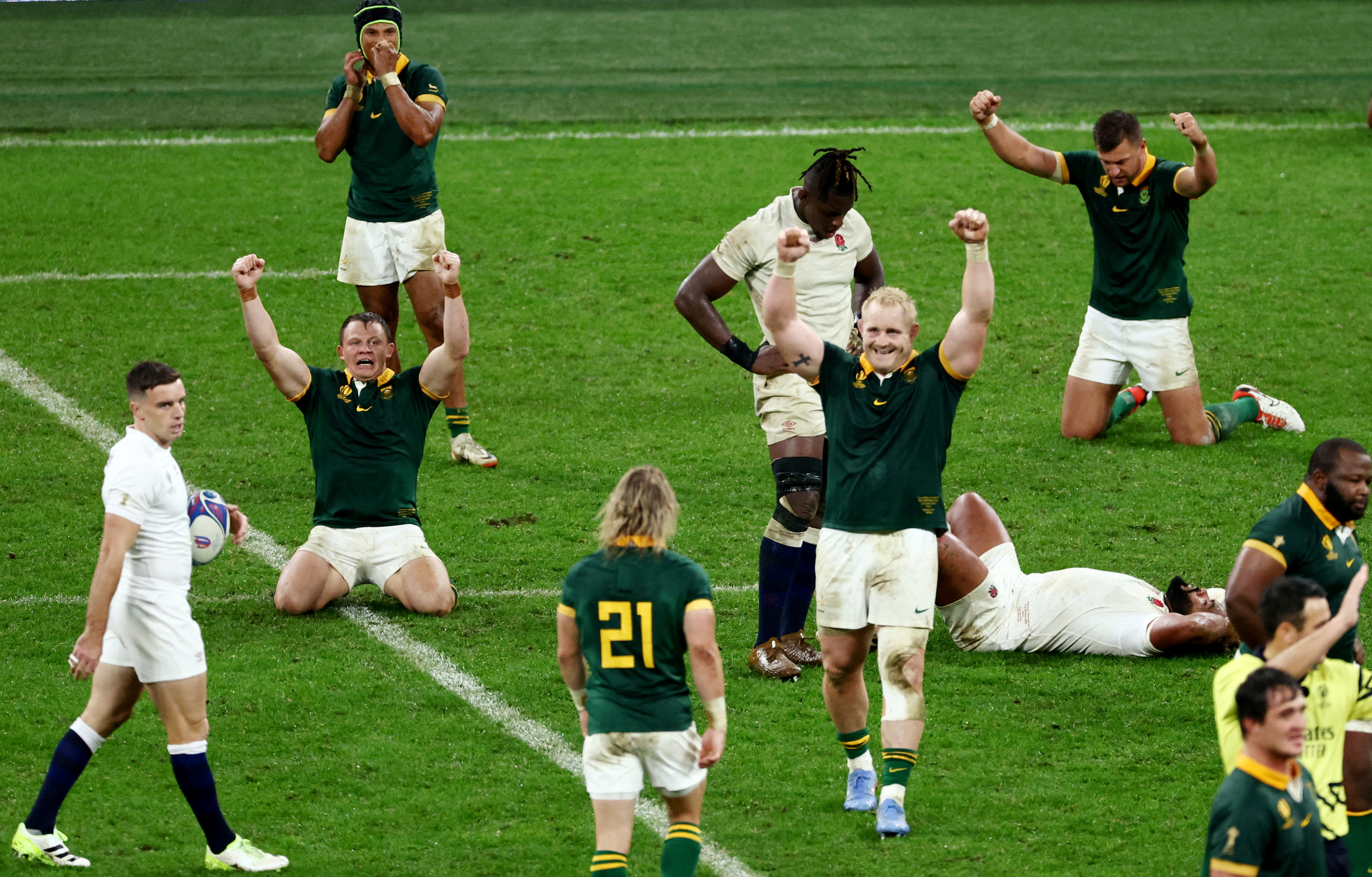 South Africa's Vincent Koch, Deon Fourie and teammates celebrate after the match as South Africa reach the final while England's Maro Itoje and George Ford look dejected