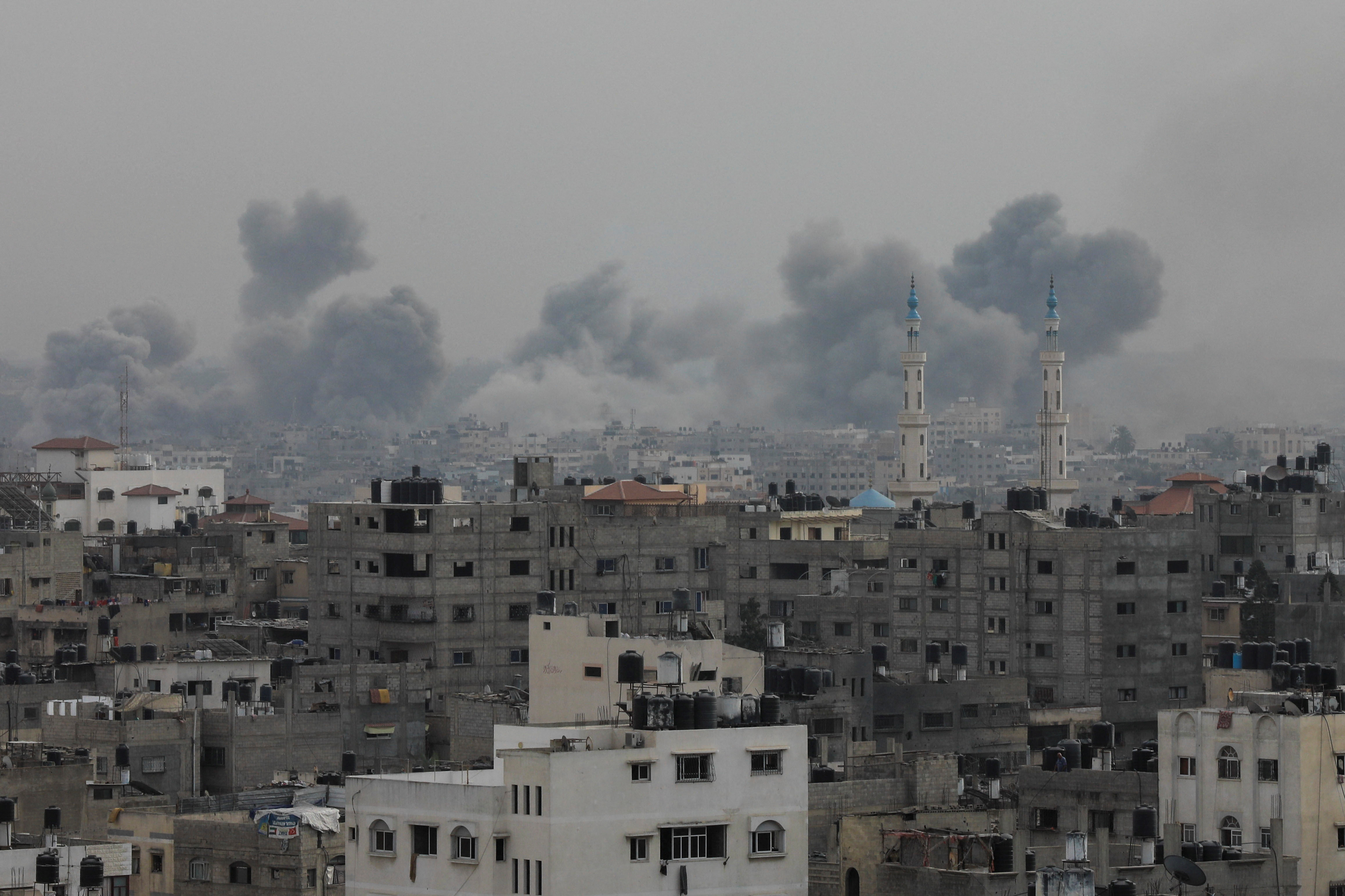 Plumes of smoke rise during Israeli strikes, amid the ongoing conflict between Israel and Palestinian Islamist group Hamas, in Gaza City, October 29, 2023. REUTERS/Yasser Qudih