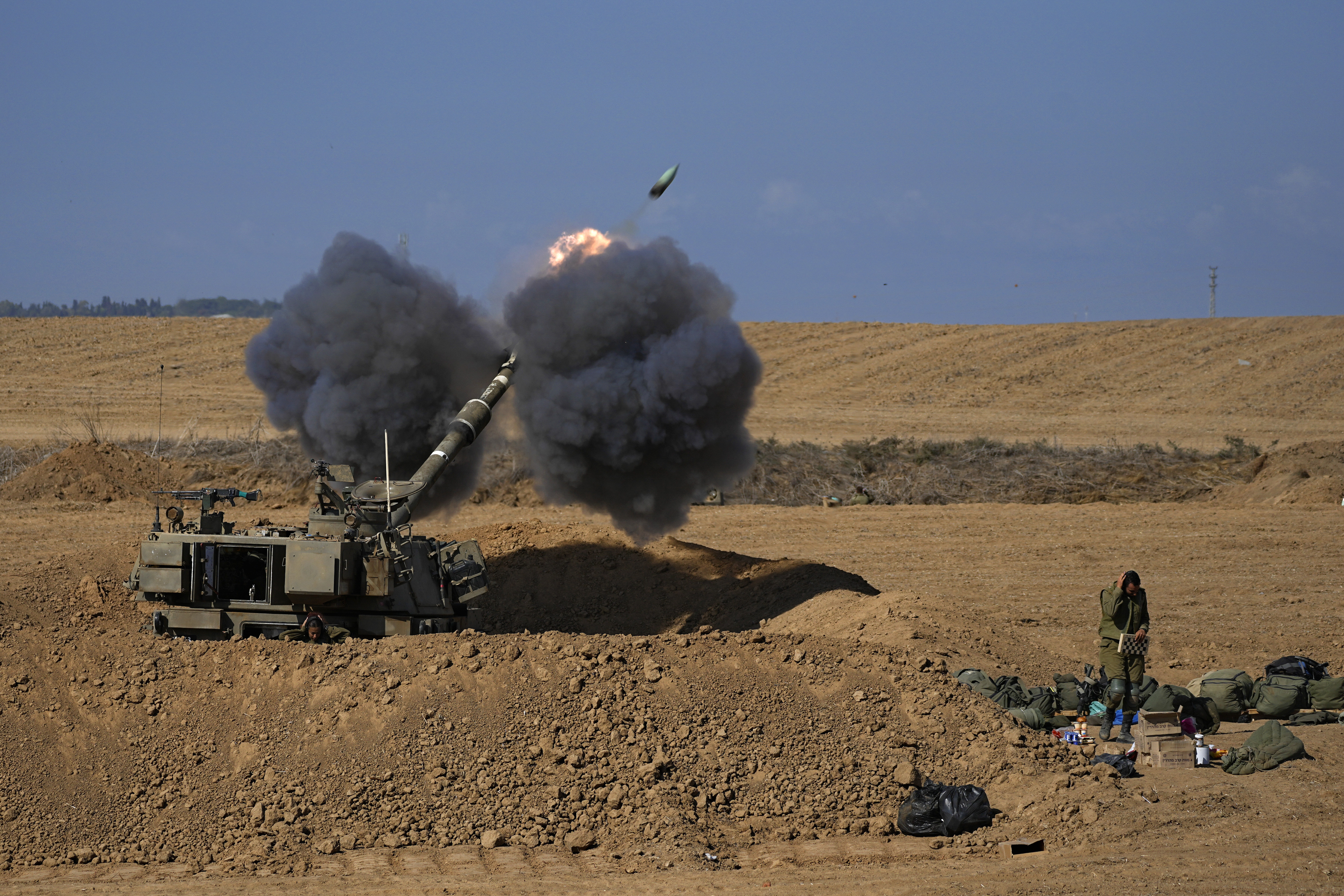 An Israeli mobile artillery unit fired a shell from southern Israel towards the Gaza Strip