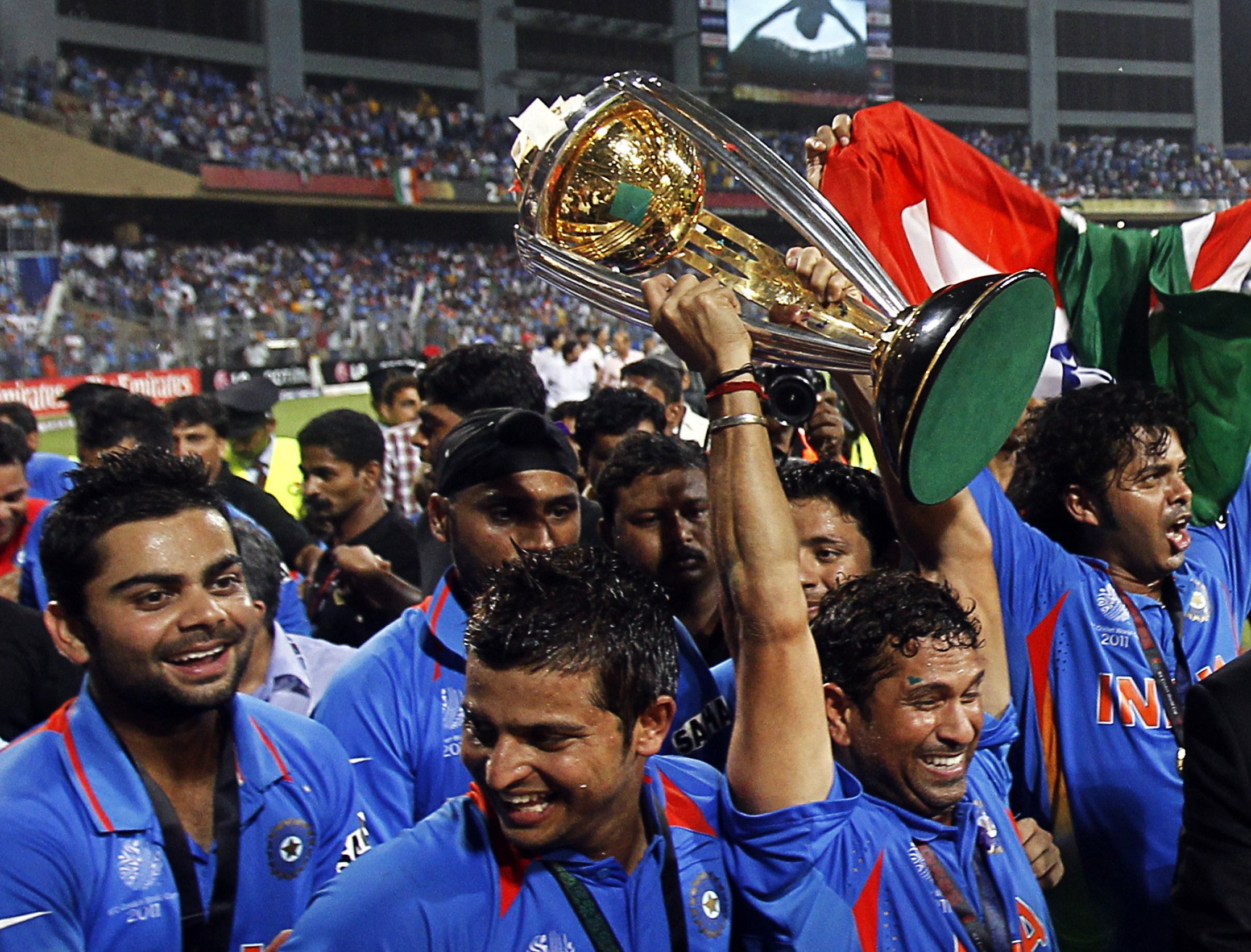India's Virat Kohli, Suresh Raina, Harbhajan Singh, Sachin Tendulkar and Shanthakumaran Sreesanth (L-R) celebrate after India won their ICC Cricket World Cup final match against Sri Lanka in Mumbai April 2, 2011. REUTERS/Adnan Abidi (INDIA - Tags: SPORT CRICKET IMAGE OF THE DAY)