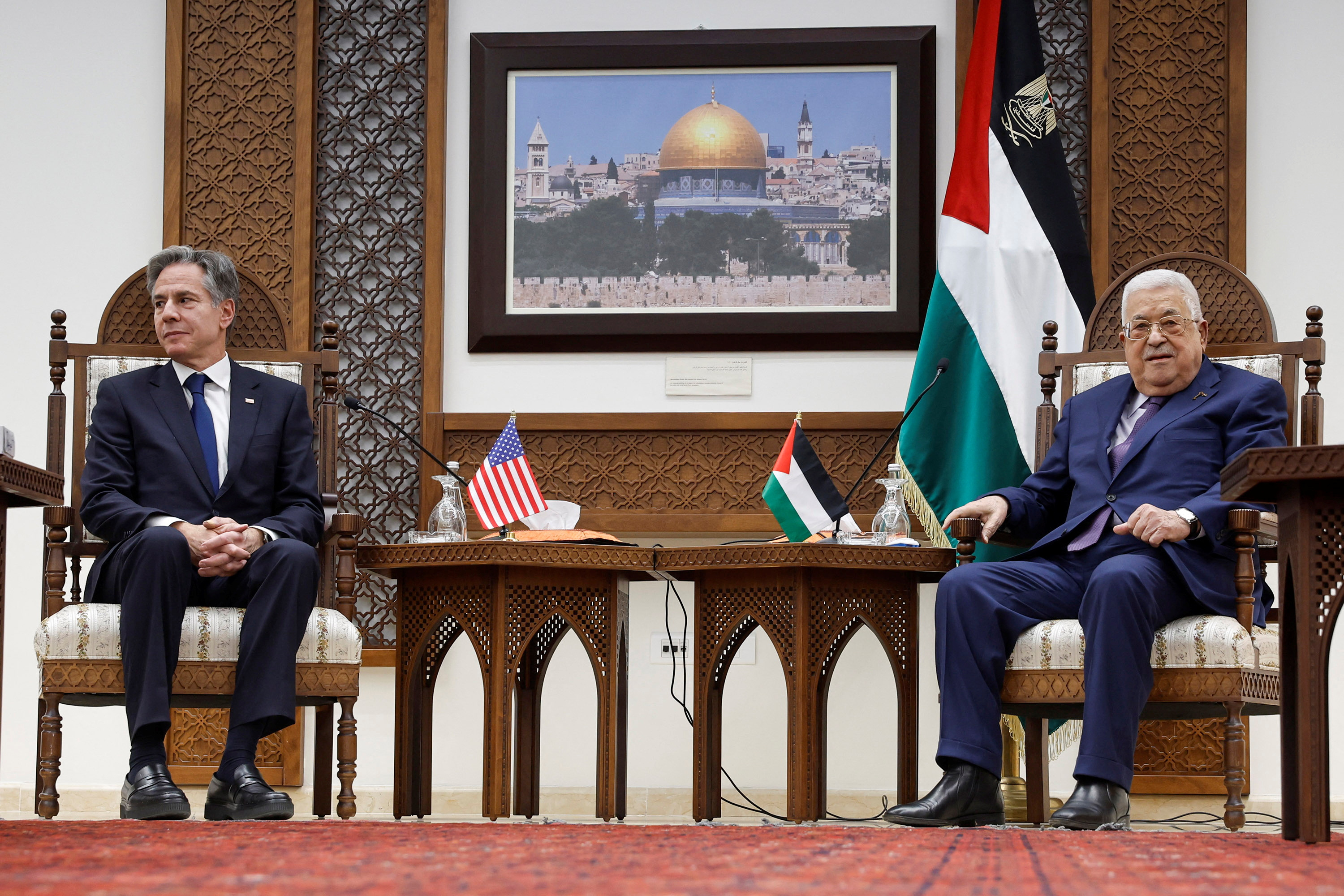 U.S. Secretary of State Antony Blinken meets with Palestinian President Mahmoud Abbas amid the ongoing conflict between Israel and the Palestinian Islamist group Hamas, at the Muqata in Ramallah in the Israeli-occupied West Bank, November 5, 2023. REUTERS/Jonathan Ernst/Pool
