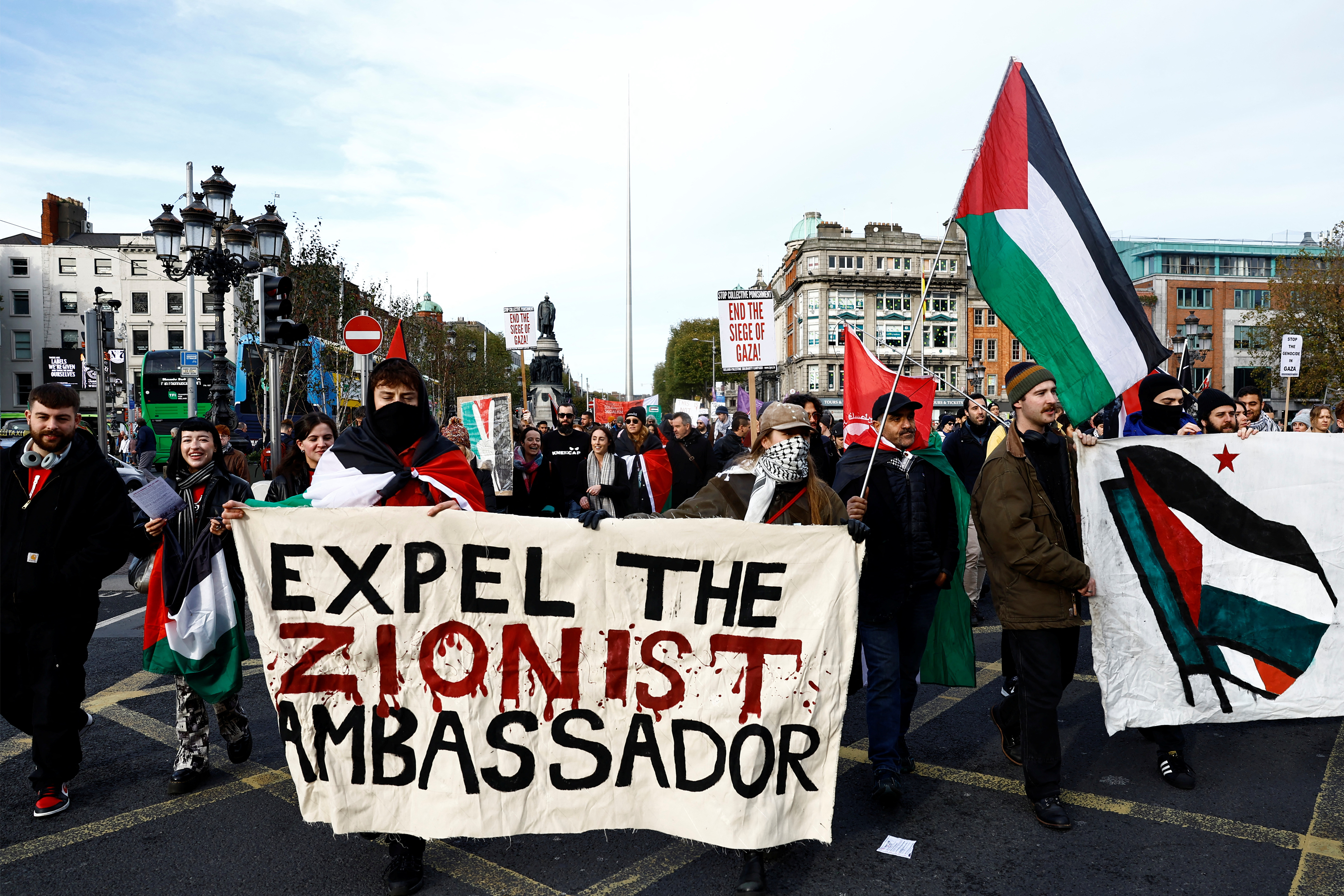 Demonstrators protest in solidarity with Palestinians in Gaza, ahead of an Irish Government vote next week on expelling the Israeli Ambassador to Ireland Dana Erlich, amid the ongoing conflict between Israel and the Palestinian Islamist group Hamas, in Dublin, Ireland, November 11, 2023. REUTERS/Clodagh Kilcoyne