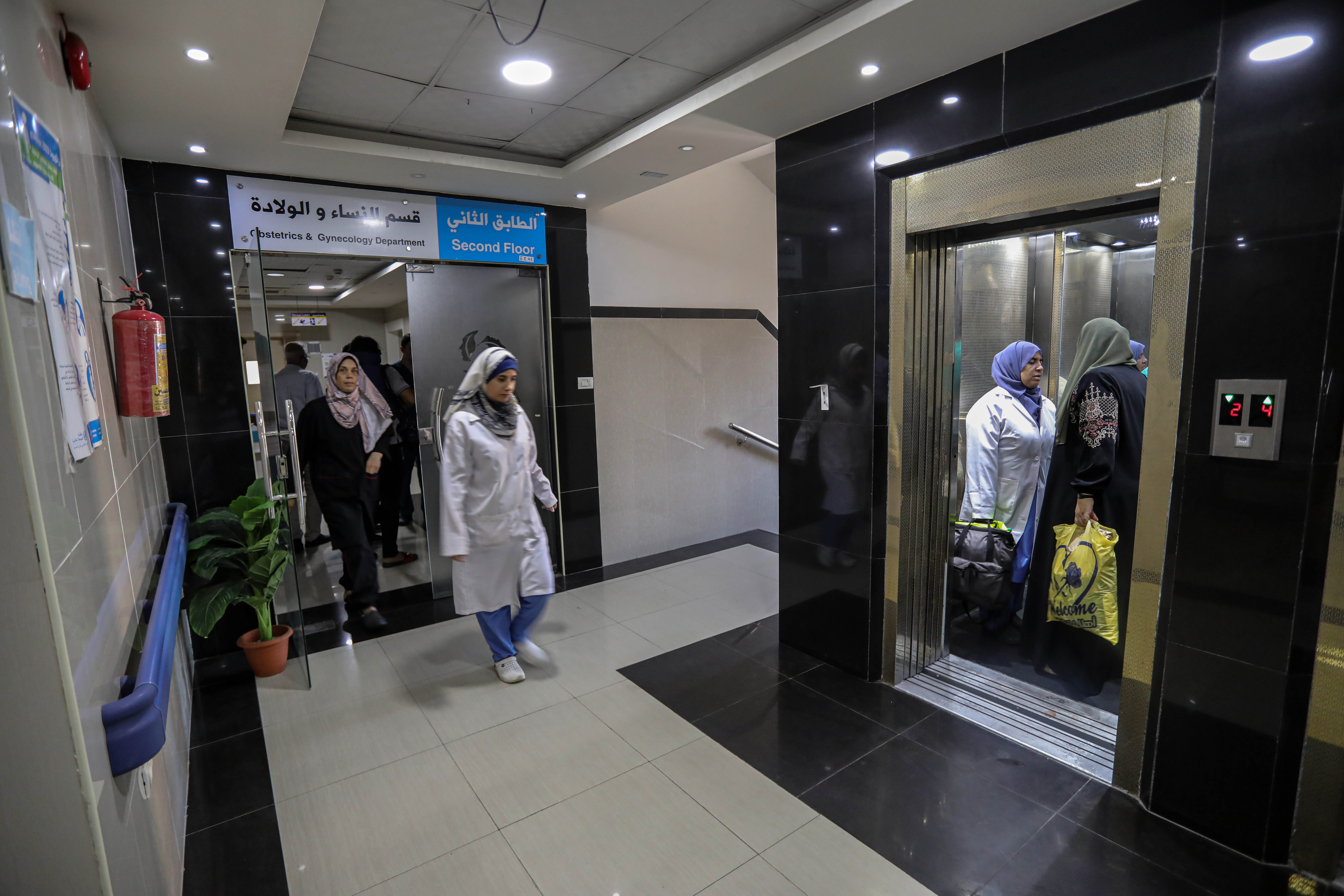 transfer of Shifa Hospital maternity ward to Helou Hospital [Abdelhakim Abu Riash/Al Jazeera]