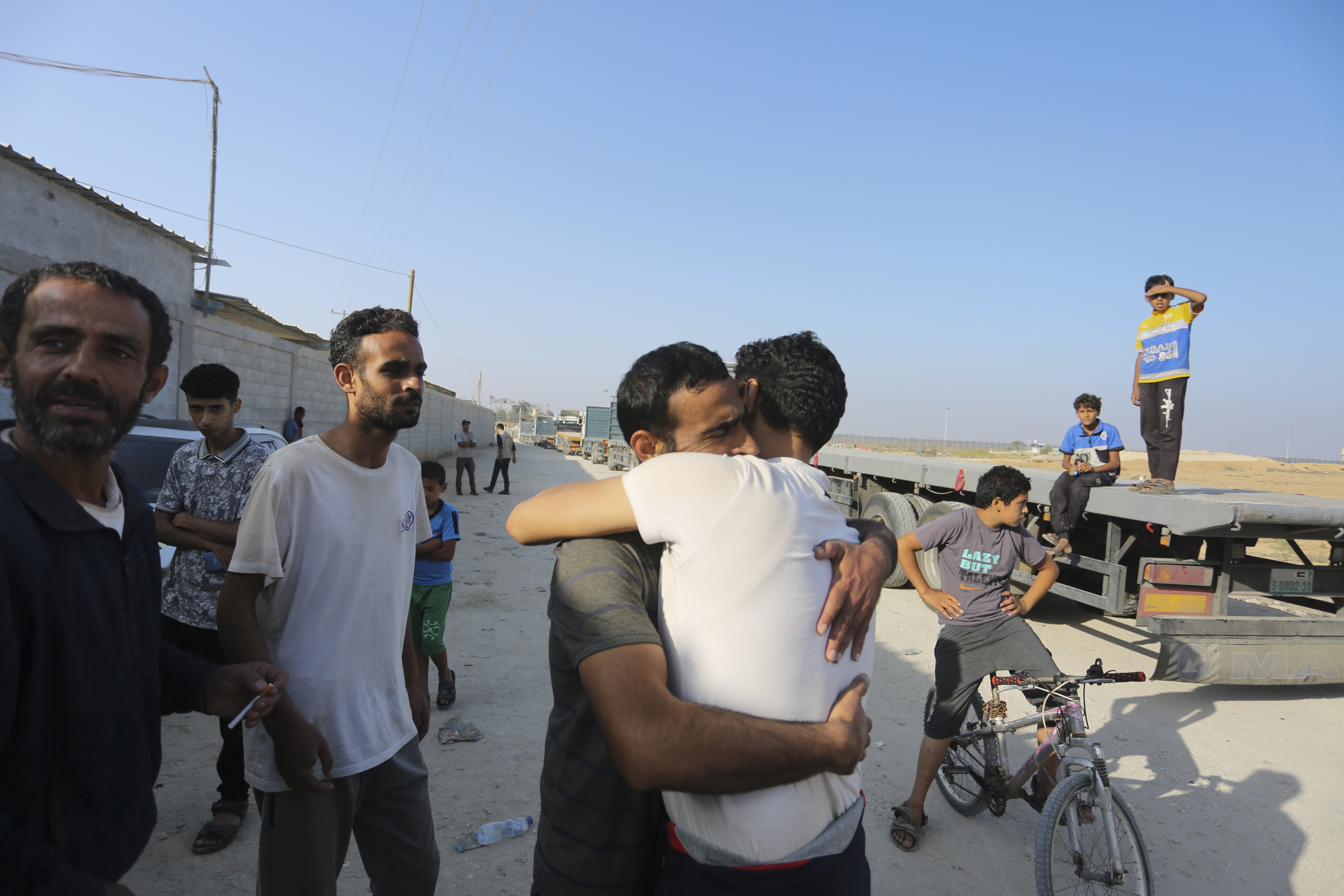 Palestinian day laborers in Israel arrive in the Gaza Strip at the Kerem Shalom crossing brought by the Israeli authorities.