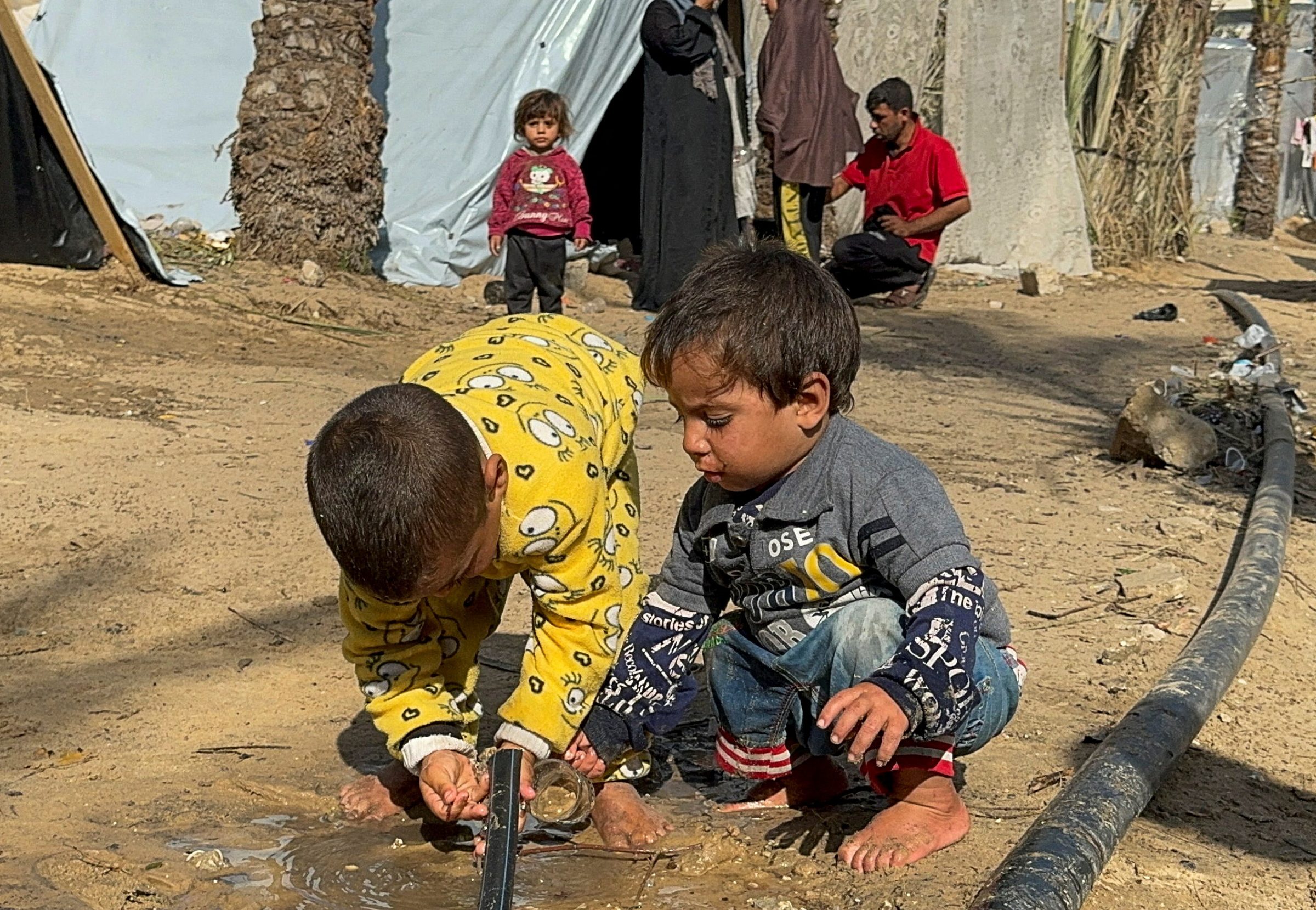 Displaced Palestinian children lack access to clean water says UNICEF, amid the ongoing conflict between Israel and Hamas [Bassam Masoud/Reuters]