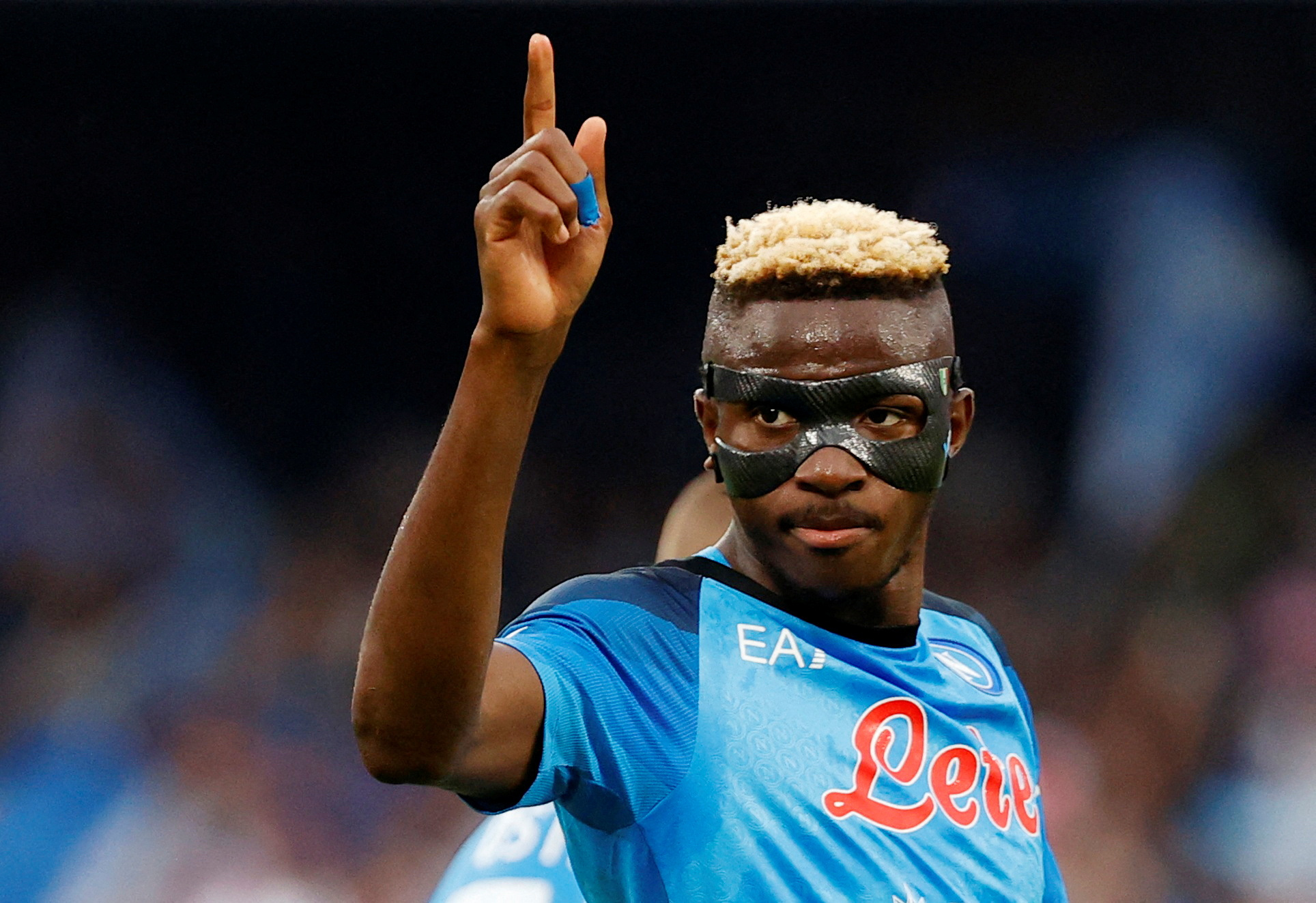 FILE PHOTO: Soccer Football - Serie A - Napoli v Sampdoria - Stadio Diego Armando Maradona, Naples, Italy - June 4, 2023 Napoli's Victor Osimhen celebrates scoring their first goal REUTERS/Ciro De Luca/File Photo