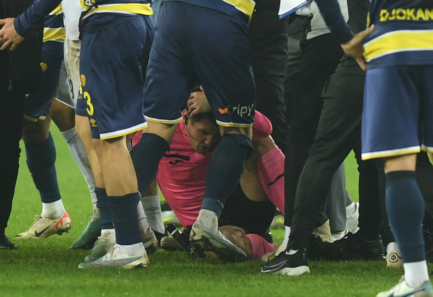 Soccer Football - Super Lig - MKE Ankaragucu v Caykur Rizespor - Eryaman Stadium - Ankara, Turkey - December 11, 2023 Referee Halil Umut Meler lies on the ground at the end the Turkish Super Lig soccer match between MKE Ankaragucu and Caykur Rizespor REUTERS/Abdurrahman Antakyali/Depo Photo TURKEY OUT. NO COMMERCIAL OR EDITORIAL SALES IN TURKEY.