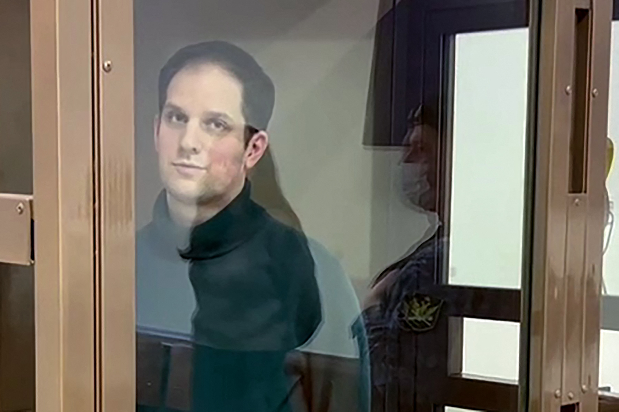 This grab from a handout footage provided by the Moscow City Court on December 14, 2023 shows US journalist Evan Gershkovich, arrested on espionage charges, standing inside a defendants' cage a hearing to consider an appeal on his extended pre-trial detention, in Moscow. - A court in Moscow on December 14, 2023 upheld a ruling to hold in detention until January 30 US reporter Evan Gershkovich, arrested in Russia earlier this year on espionage charges. (Photo by Handout / Moscow City Court press service / AFP) / RESTRICTED TO EDITORIAL USE - MANDATORY CREDIT "AFP PHOTO / MOSCOW CITY COURT / HANDOUT" - NO MARKETING NO ADVERTISING CAMPAIGNS - DISTRIBUTED AS A SERVICE TO CLIENTS - RESTRICTED TO EDITORIAL USE - MANDATORY CREDIT "AFP PHOTO / Moscow City Court / handout" - NO MARKETING NO ADVERTISING CAMPAIGNS - DISTRIBUTED AS A SERVICE TO CLIENTS /