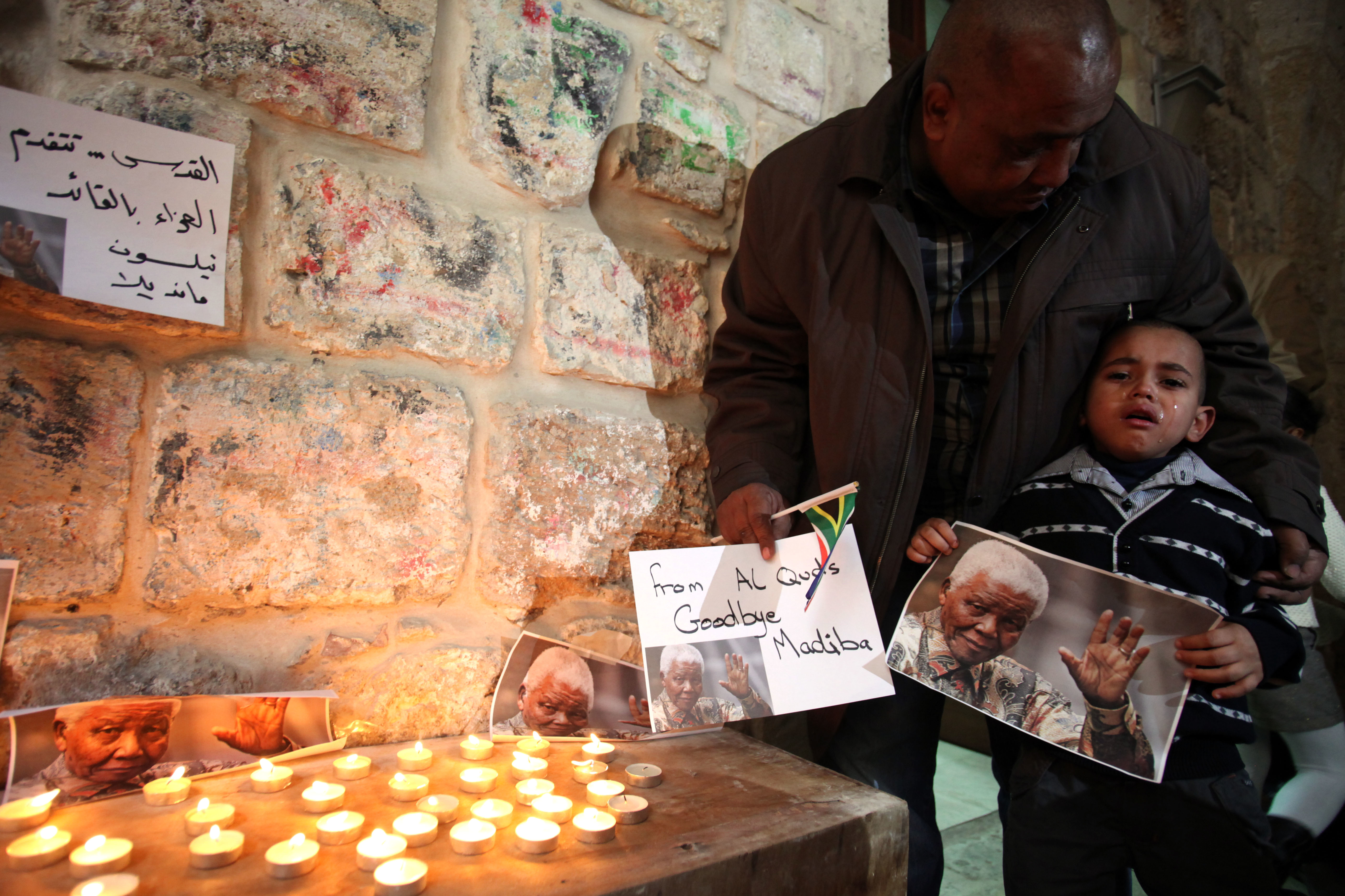 Palestinians mourn death of Mandela