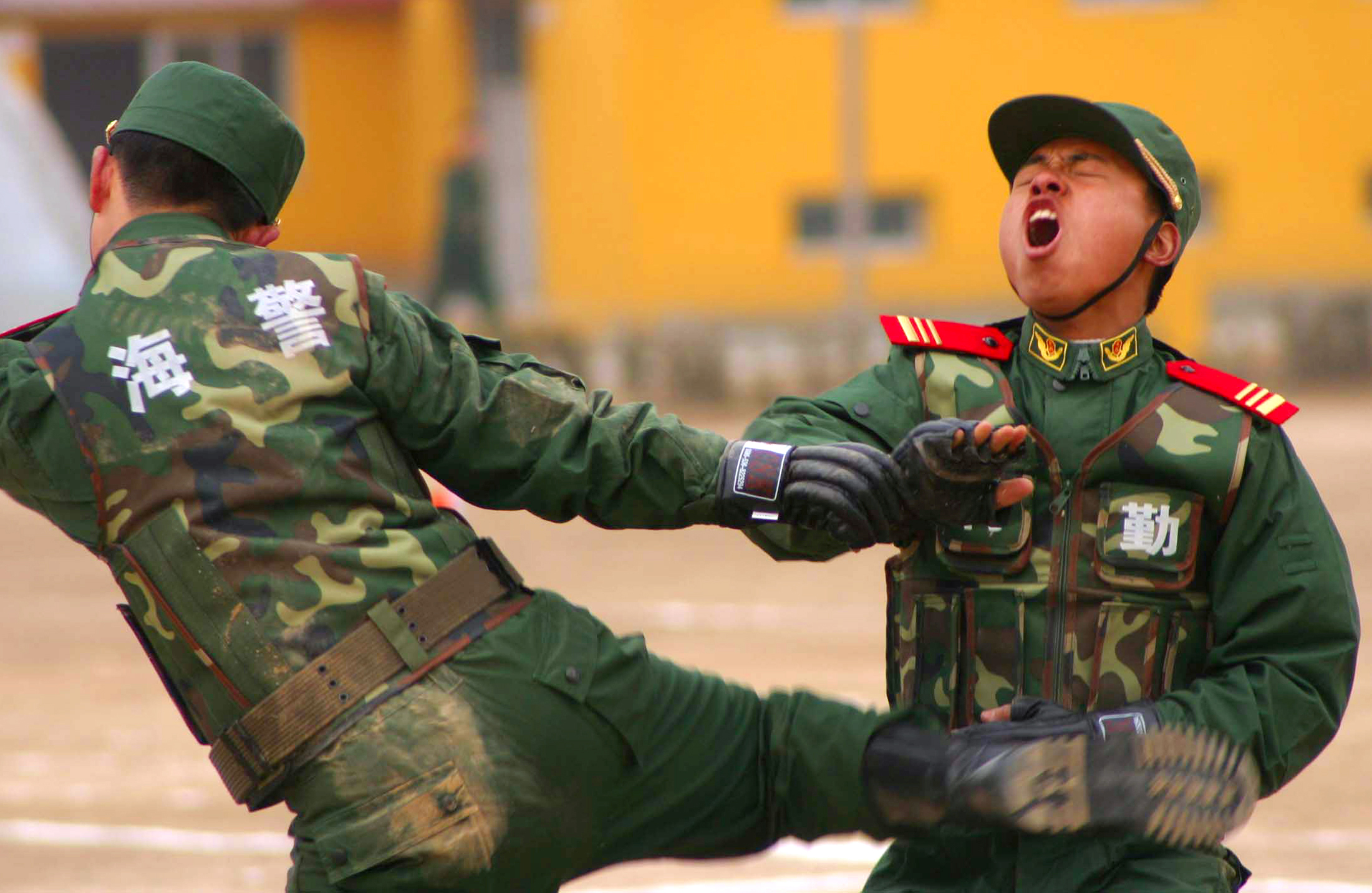 Chinese military recruits take part in a training exercise at a military base in Hebei province, north China March 10, 2005. Lawmakers representing the Chinese military voiced their consensus to promote information technology-supported defence modernisation at the ongoing meeting of National People's Congress. Picture taken on March 10, 2005. CHINA OUT REUTERS/China Newsphoto SUN/KY