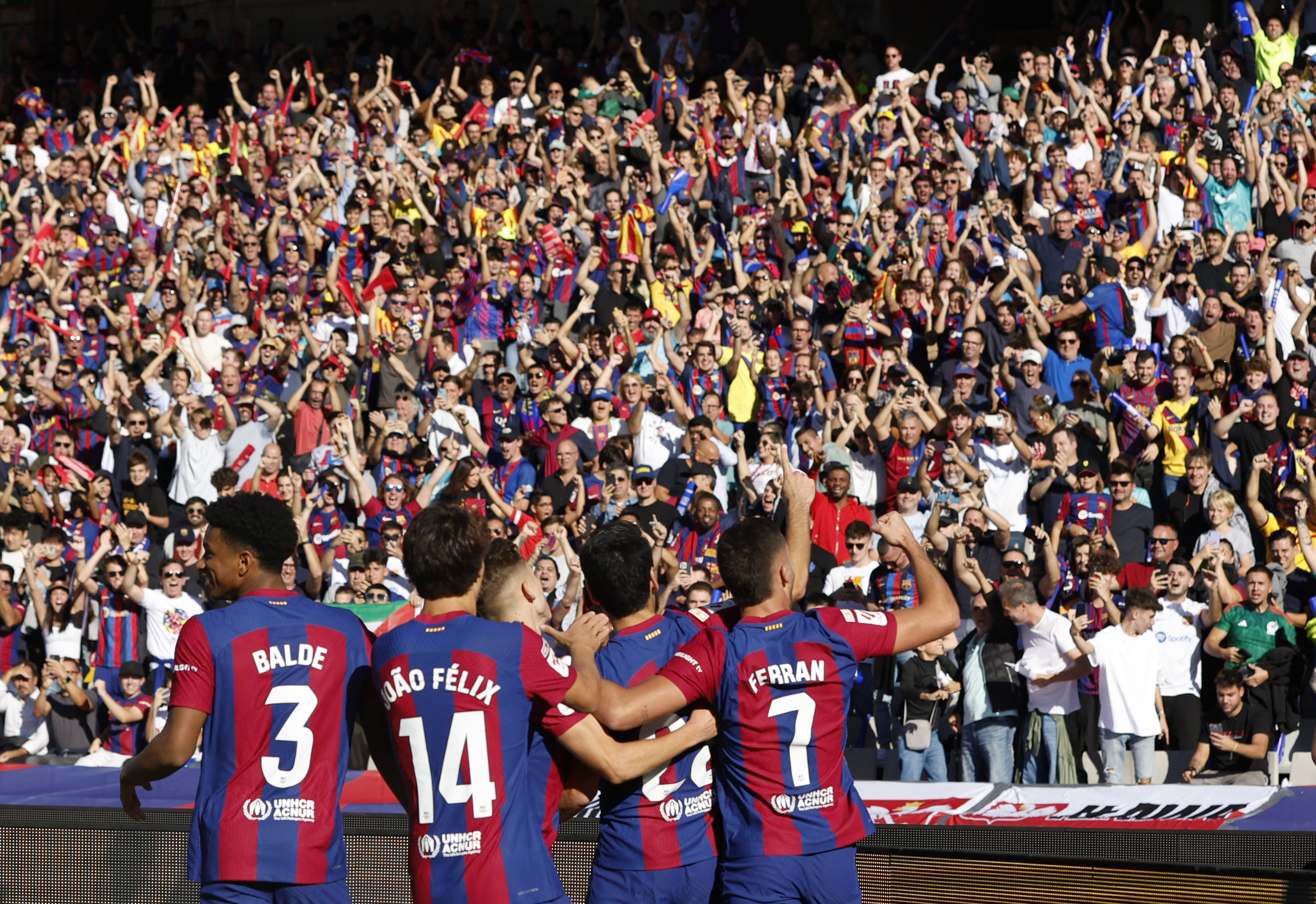Soccer Football - LaLiga - FC Barcelona v Real Madrid - Estadi Olimpic Lluis Companys, Barcelona, Spain - October 28, 2023 FC Barcelona's Ilkay Gundogan celebrates scoring their first goal with teammates REUTERS/Albert Gea