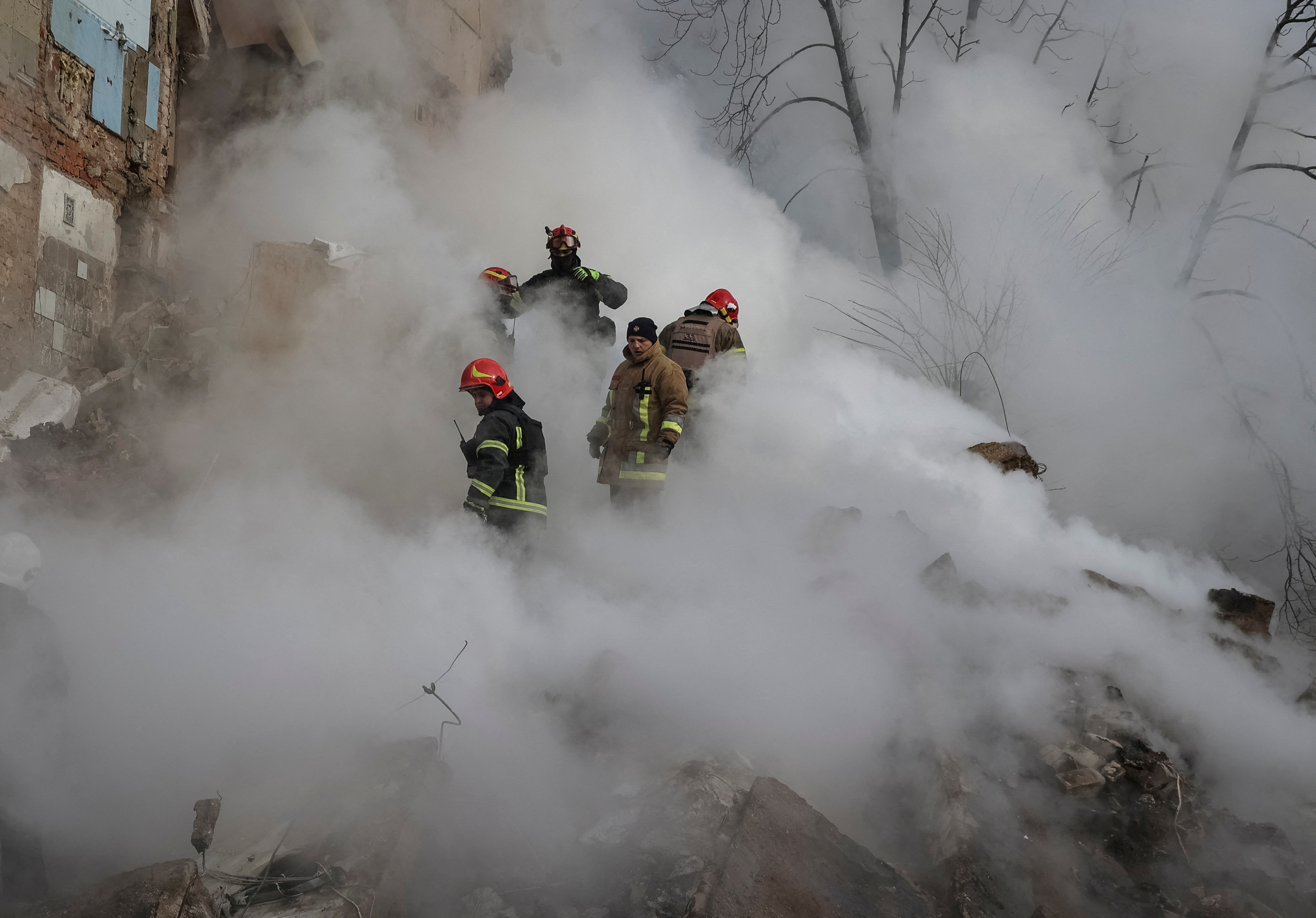 Rescuers work at a site of a residential building heavily damaged during a Russian missile attack, amid Russia's attack on Ukraine, in Kharkiv, Ukraine January 23, 2024. REUTERS/Sofiia Gatilova TPX IMAGES OF THE DAY