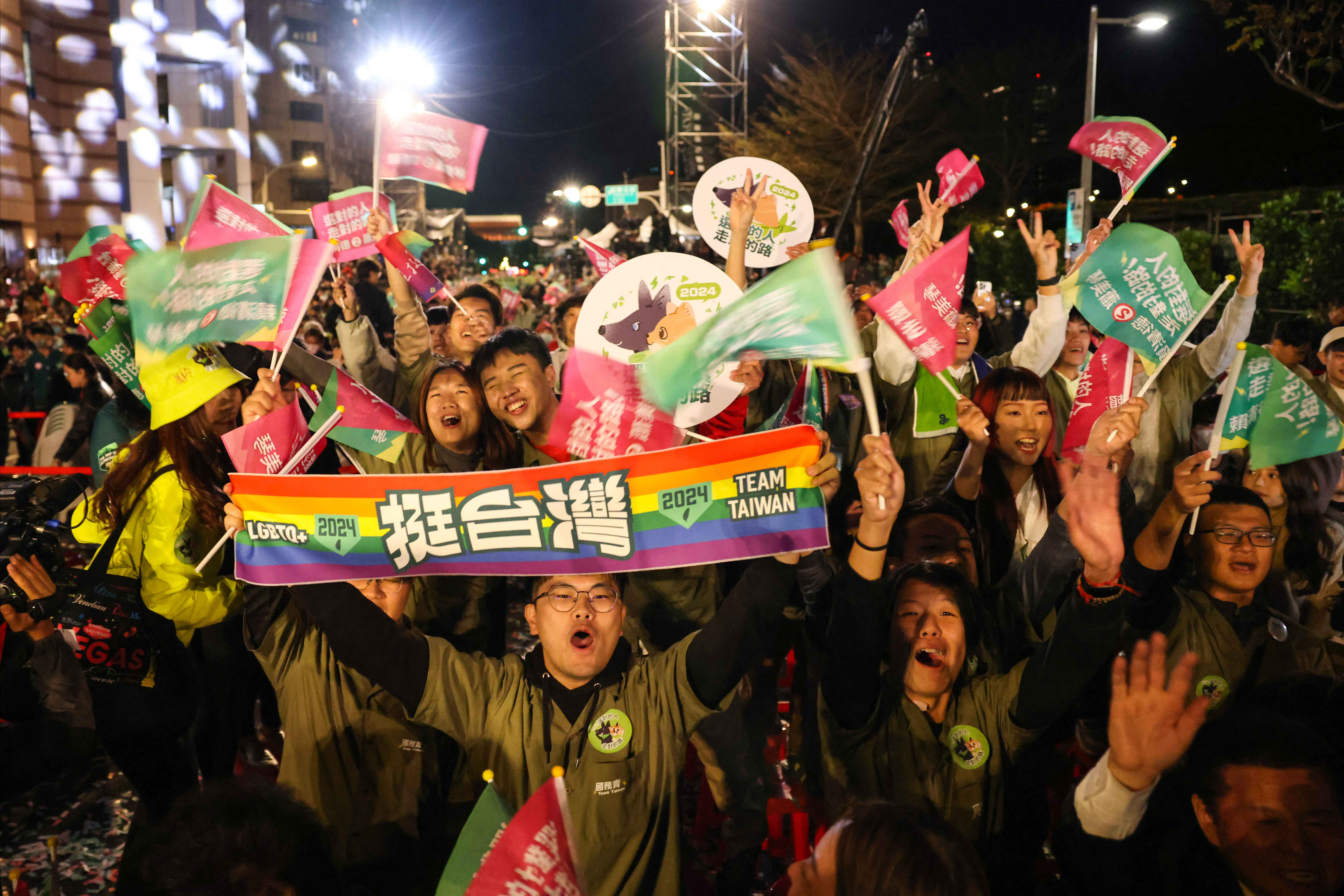 Supporters of Taiwan's Vice President and presidential candidate of ruling Democratic Progressive Party (DPP)