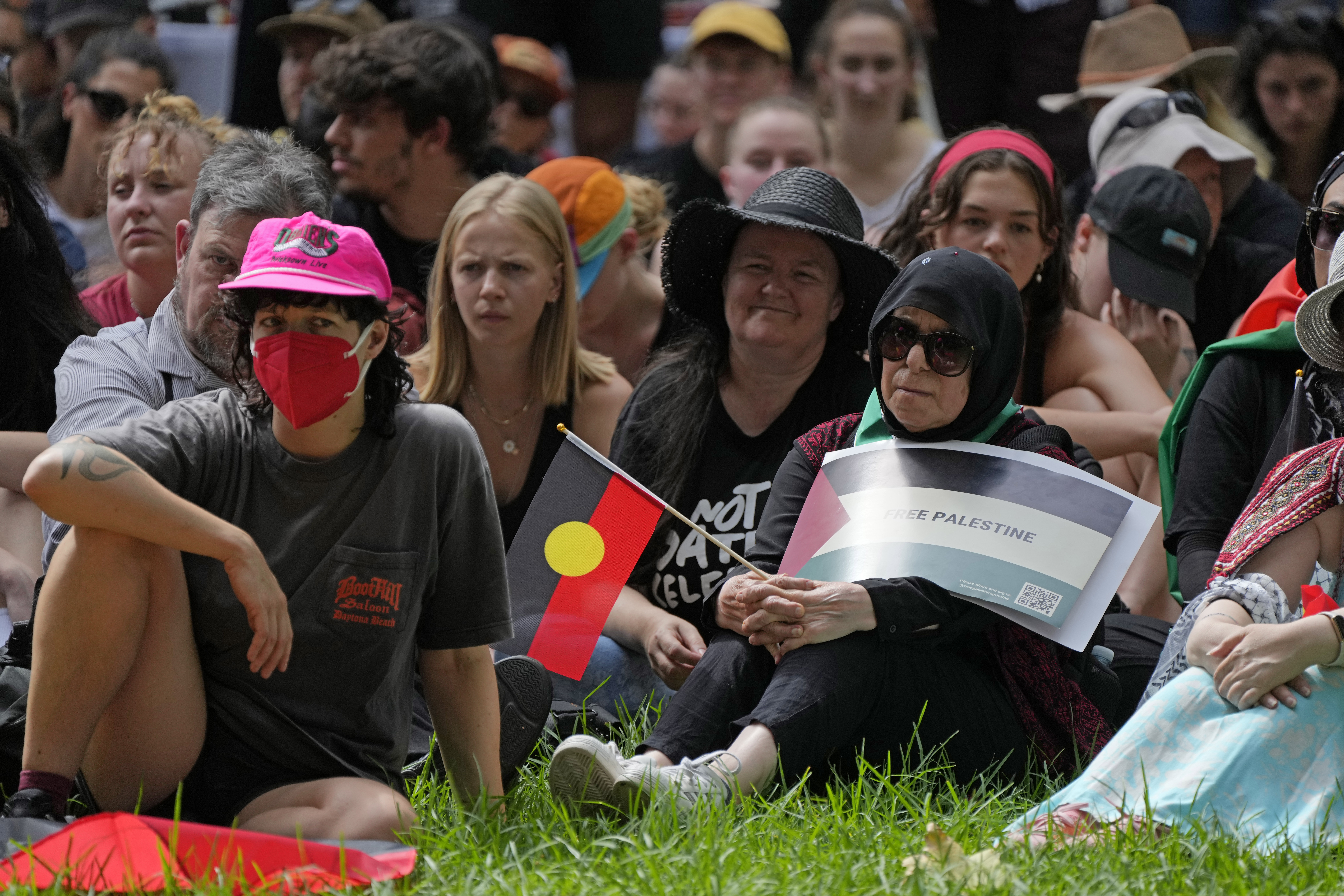 Thousands protest Australia Day celebrations