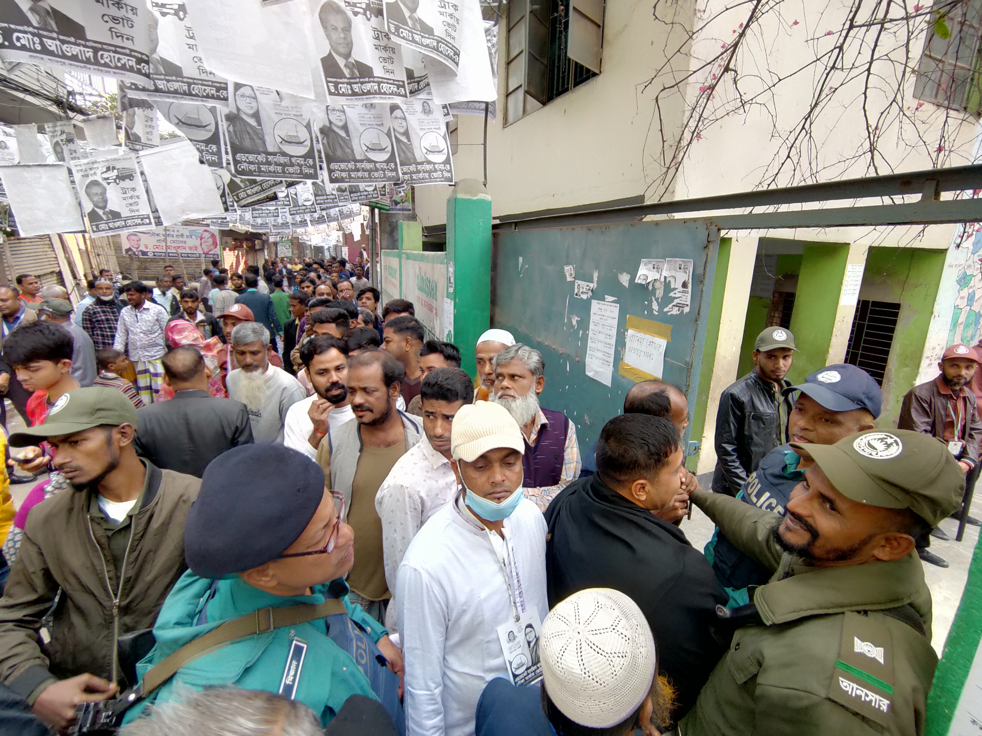 People at a polling station